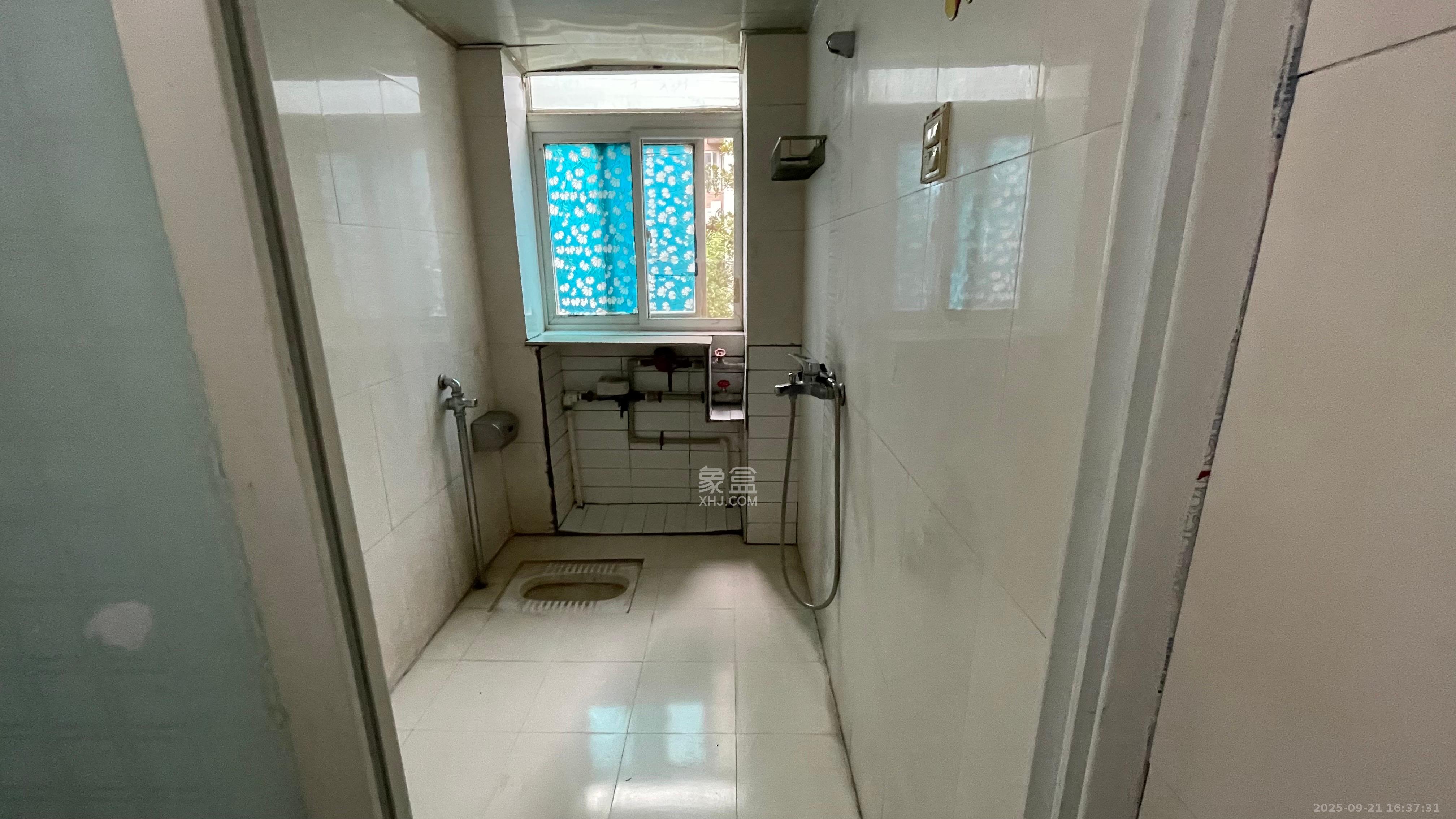 联通小区（瑞丽园）  3室2厅2卫    2100.0元/月室内图