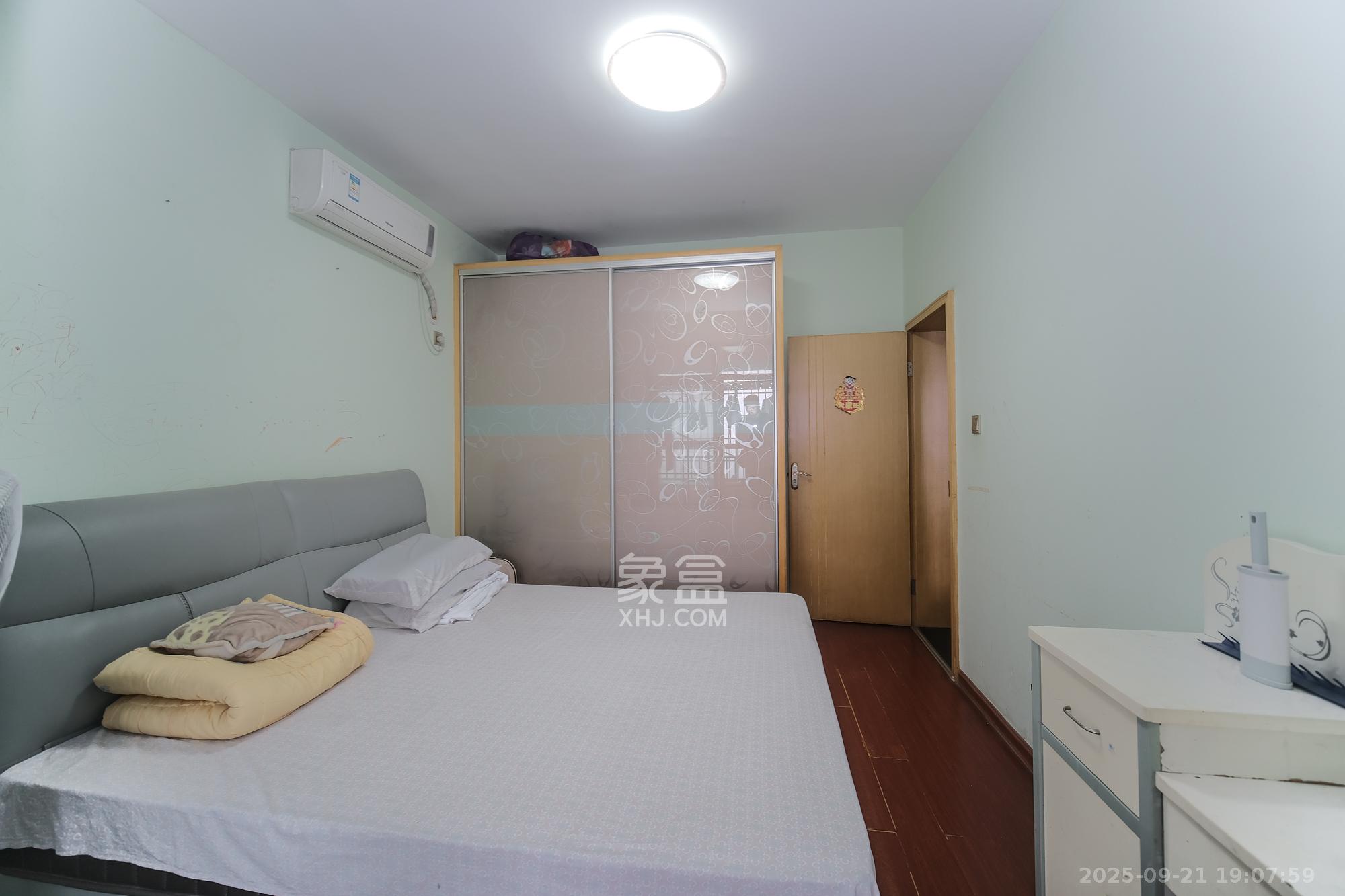 好望谷  2室1厅1卫    44.0万卧室