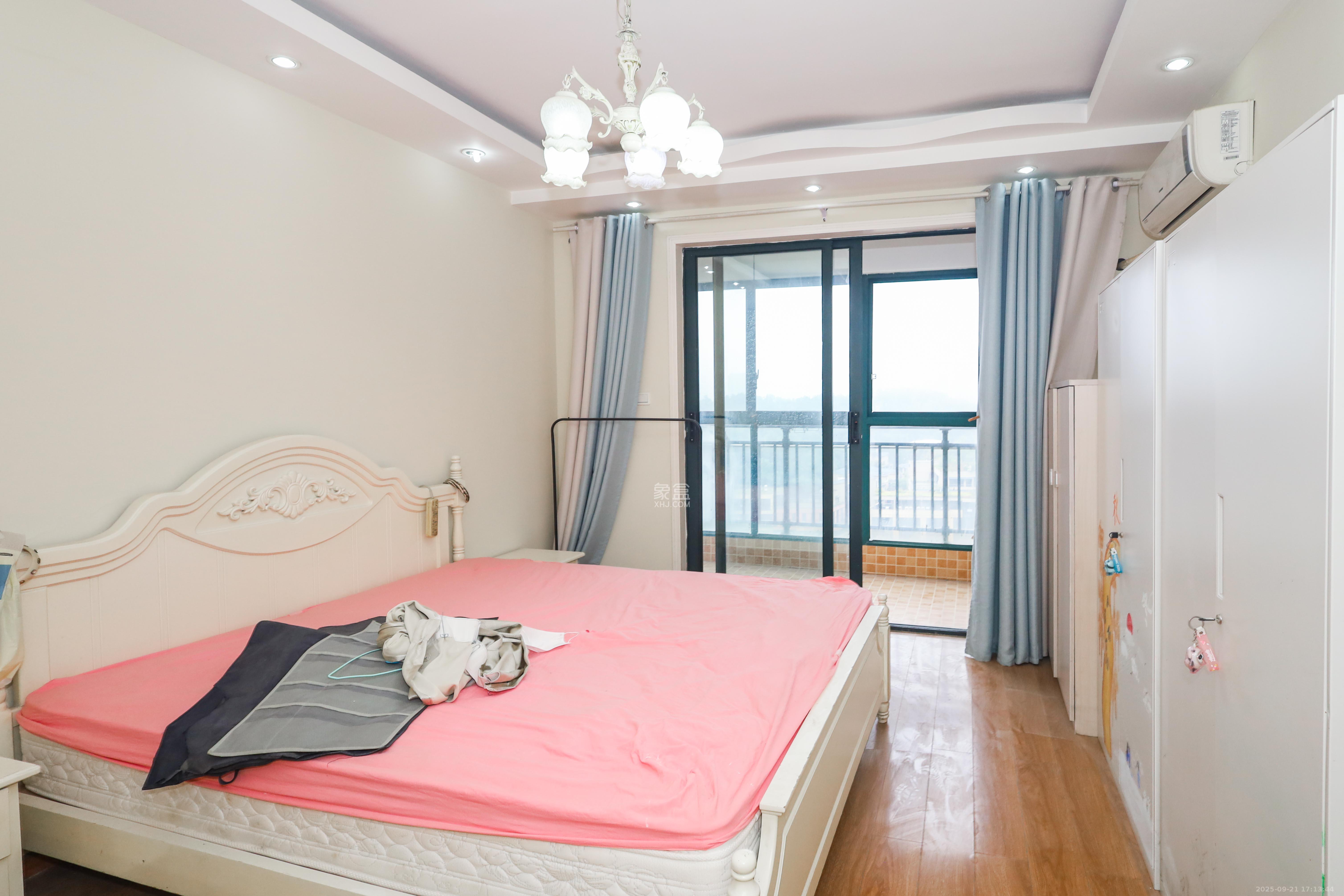 麓谷公馆(涉外国际公馆) 3室2厅2卫 95.0万 麓谷公馆(涉外国际公馆) 3室2厅2卫 95.0万卧室