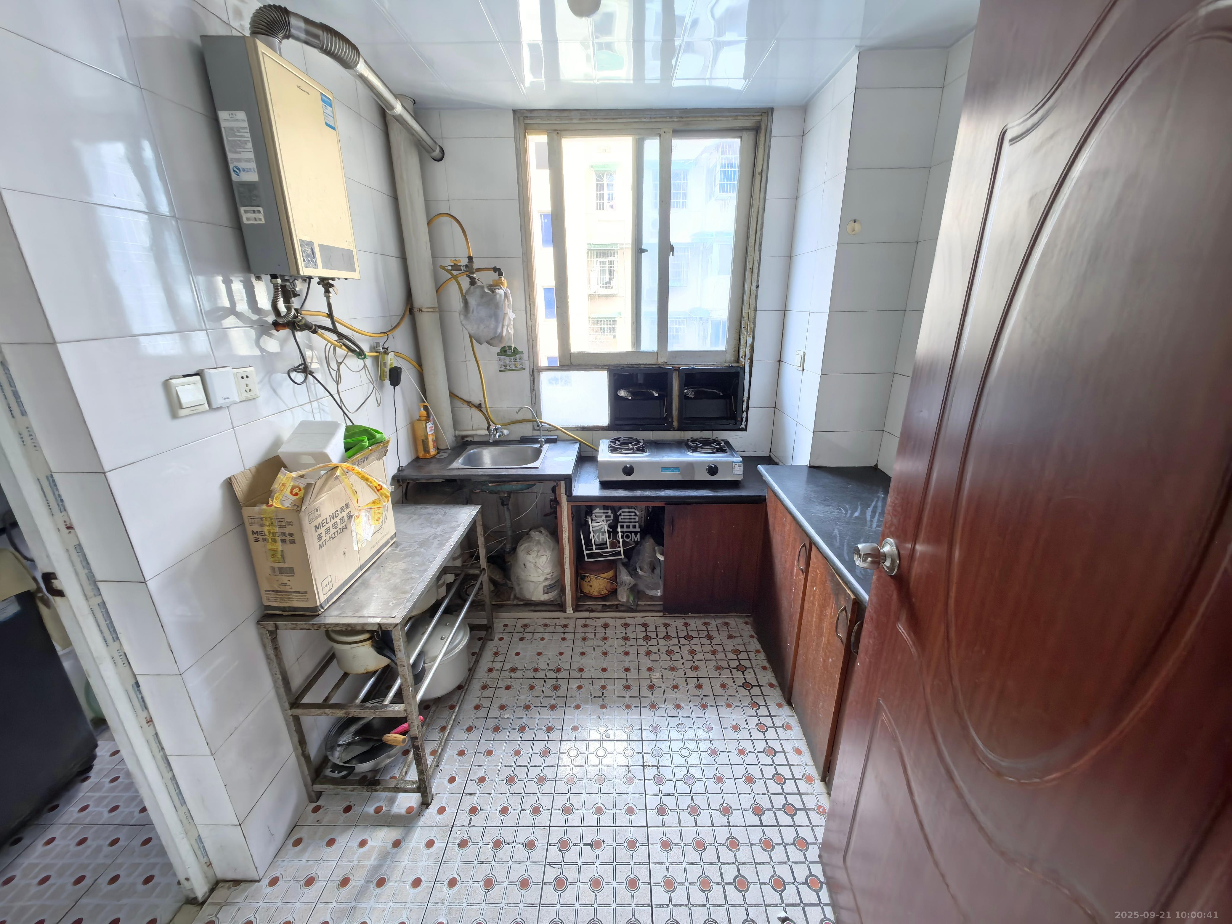 咸嘉花园  3室2厅2卫    1500.0元/月室内图