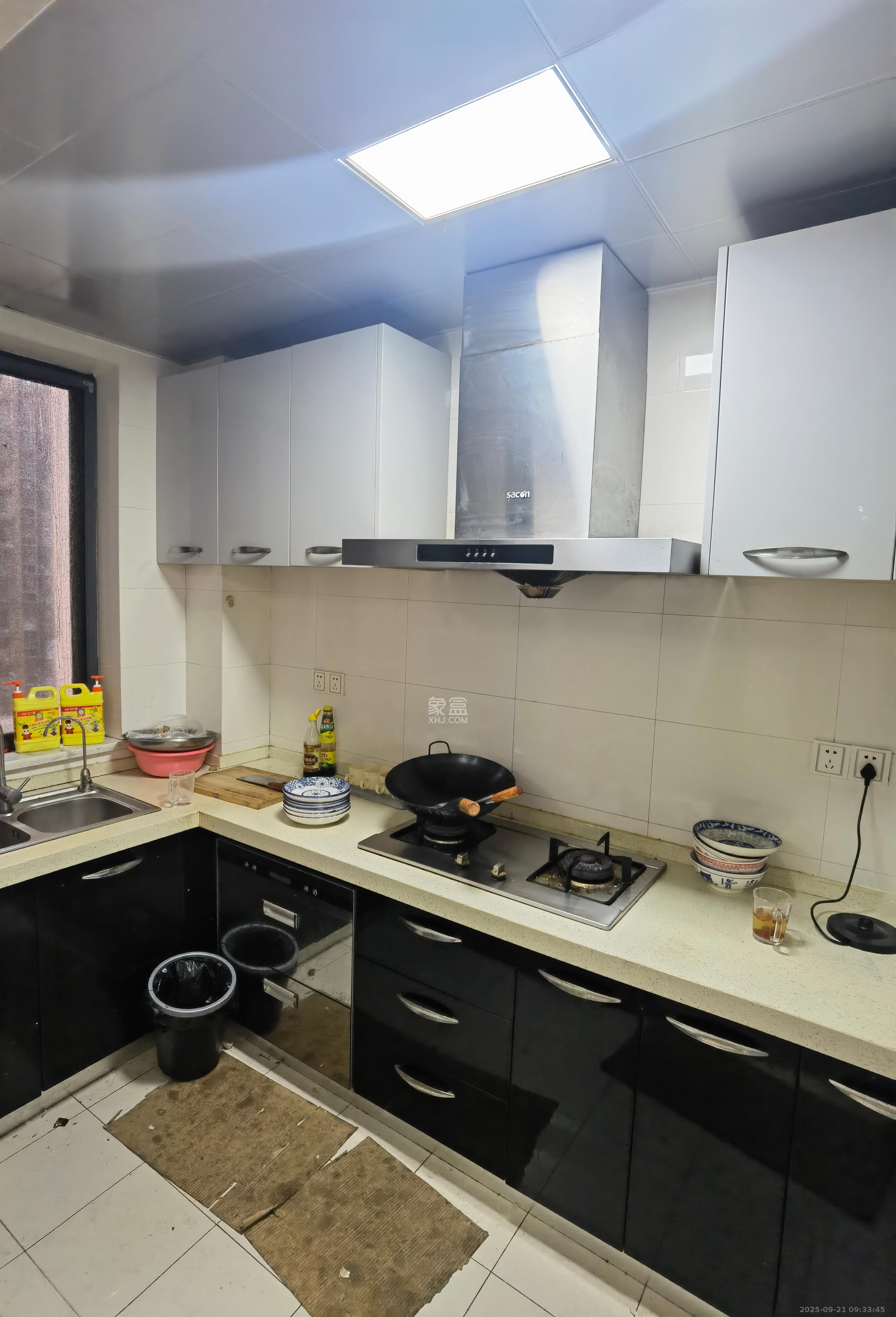 百纳广场(百纳公寓) 3室2厅1卫 2800.0元/月 百纳广场(百纳公寓) 3室2厅1卫 2800.0元/月室内图