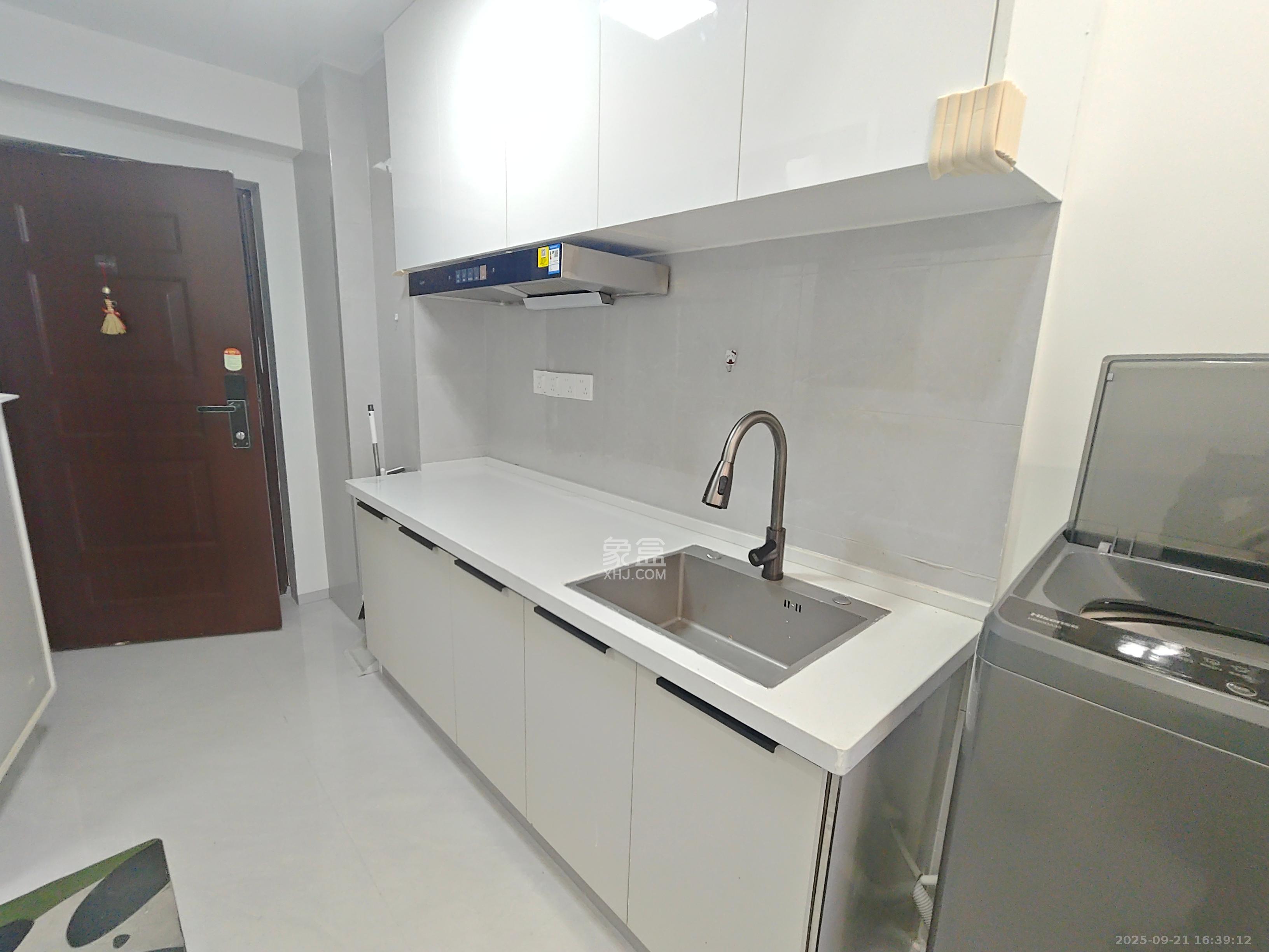 保利天禧EF区  1室1厅1卫    1600.0元/月室内图