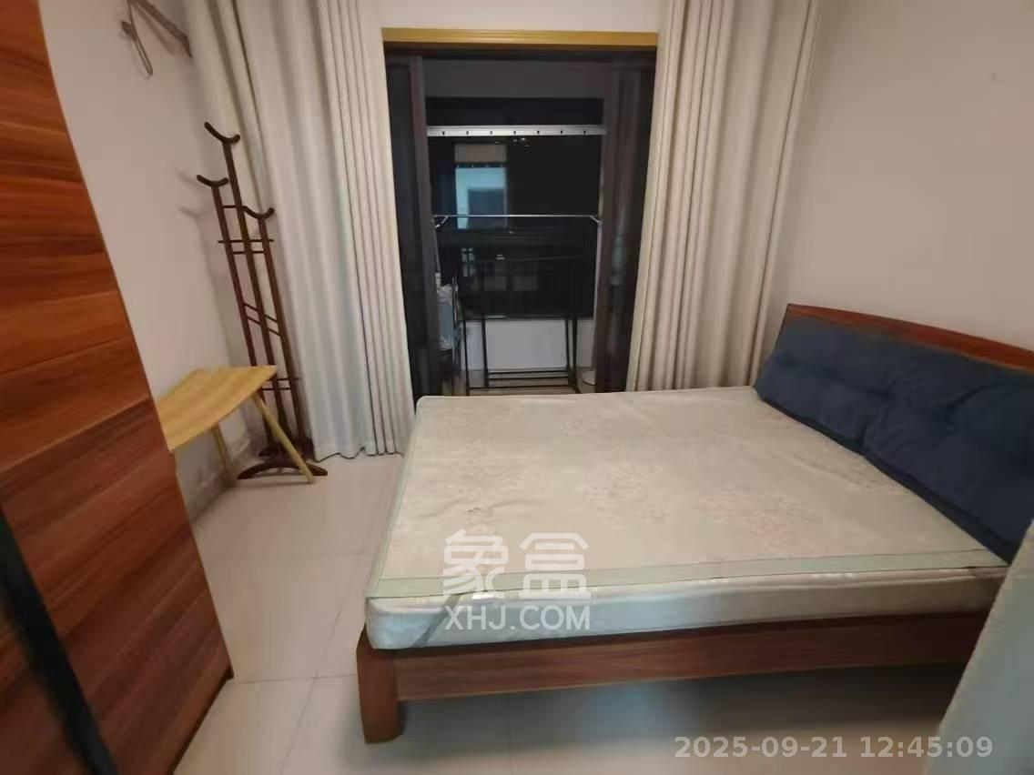 绿地中央广场 2室2厅1卫 2200.0元/月 绿地中央广场 2室2厅1卫 2200.0元/月室内图