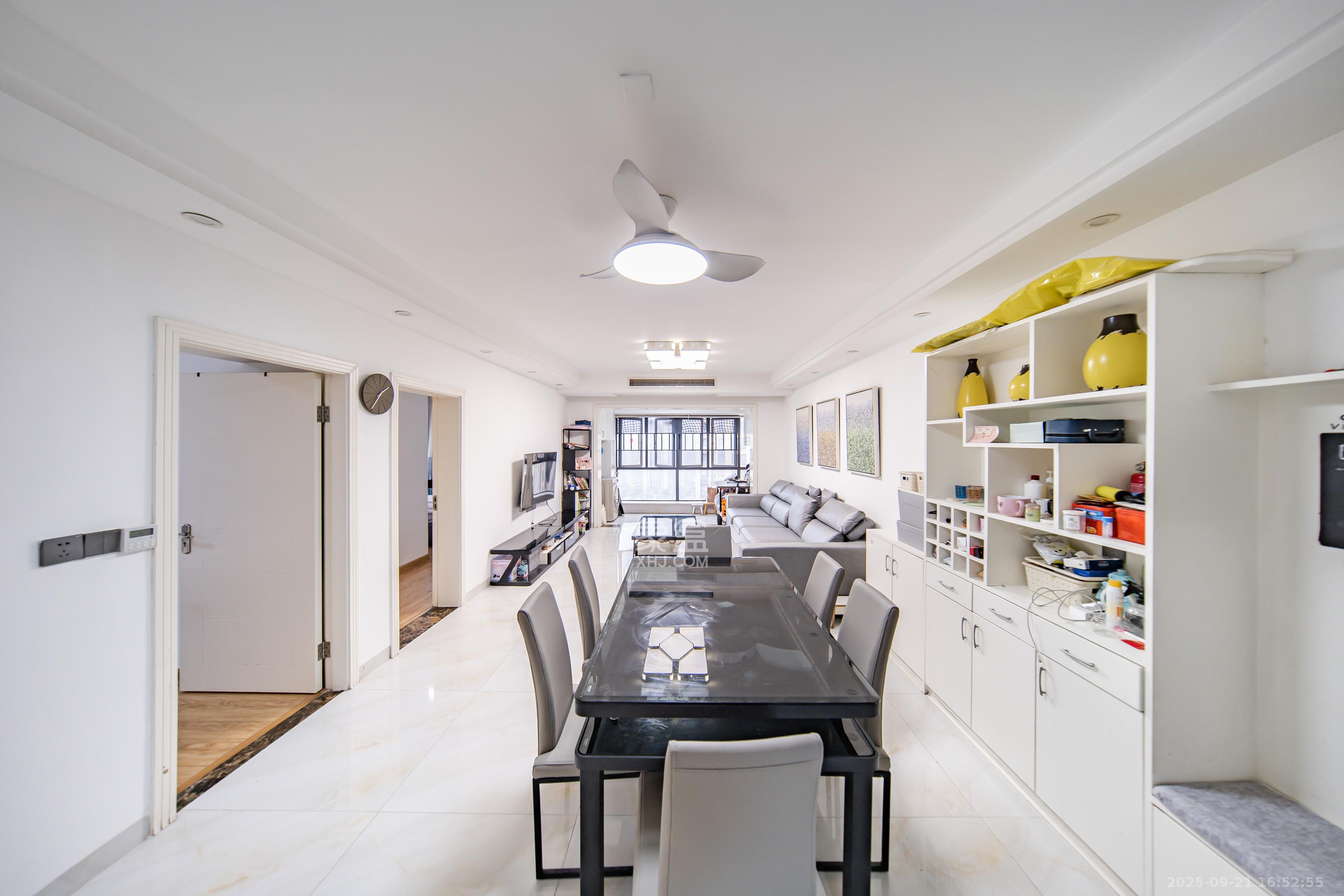 兰亭湾畔  3室2厅2卫    119.0万客厅