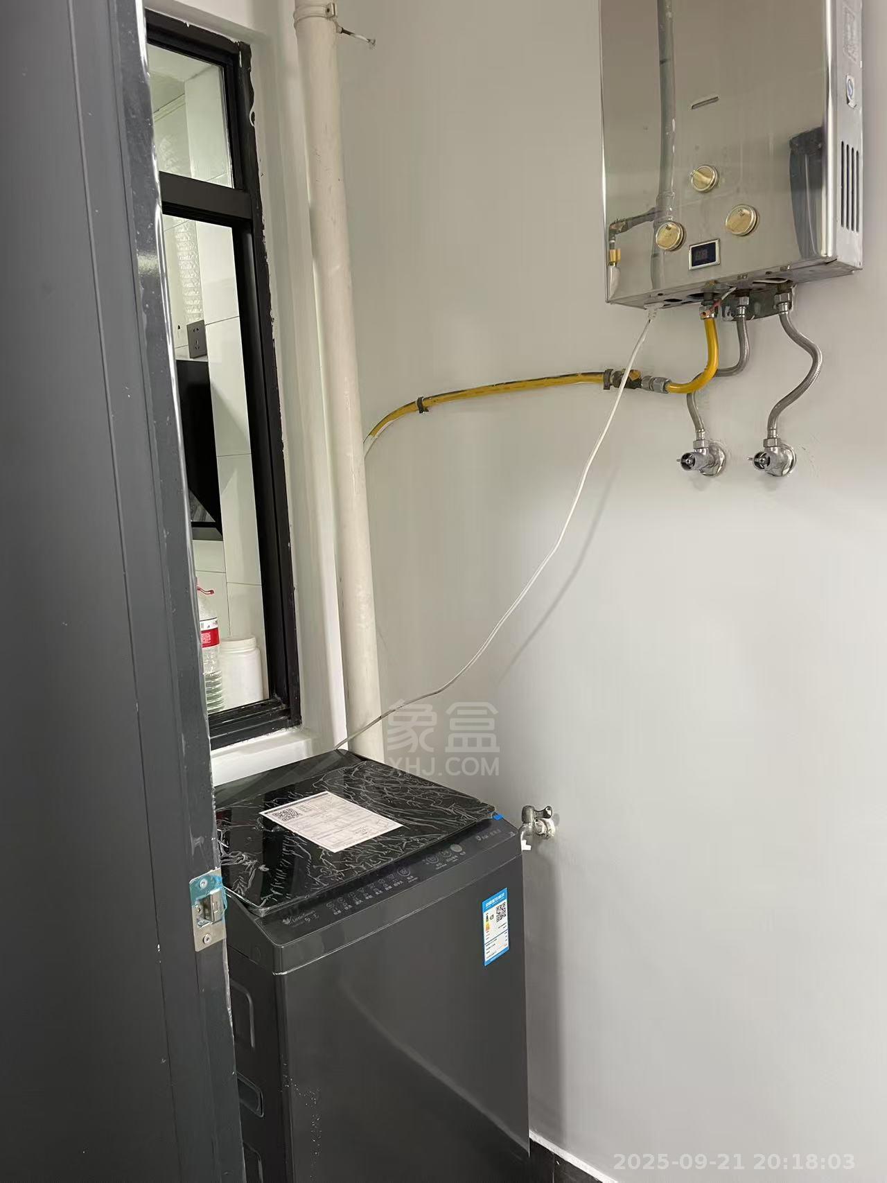 水岸春天  1室1厅1卫    1100.0元/月室内图