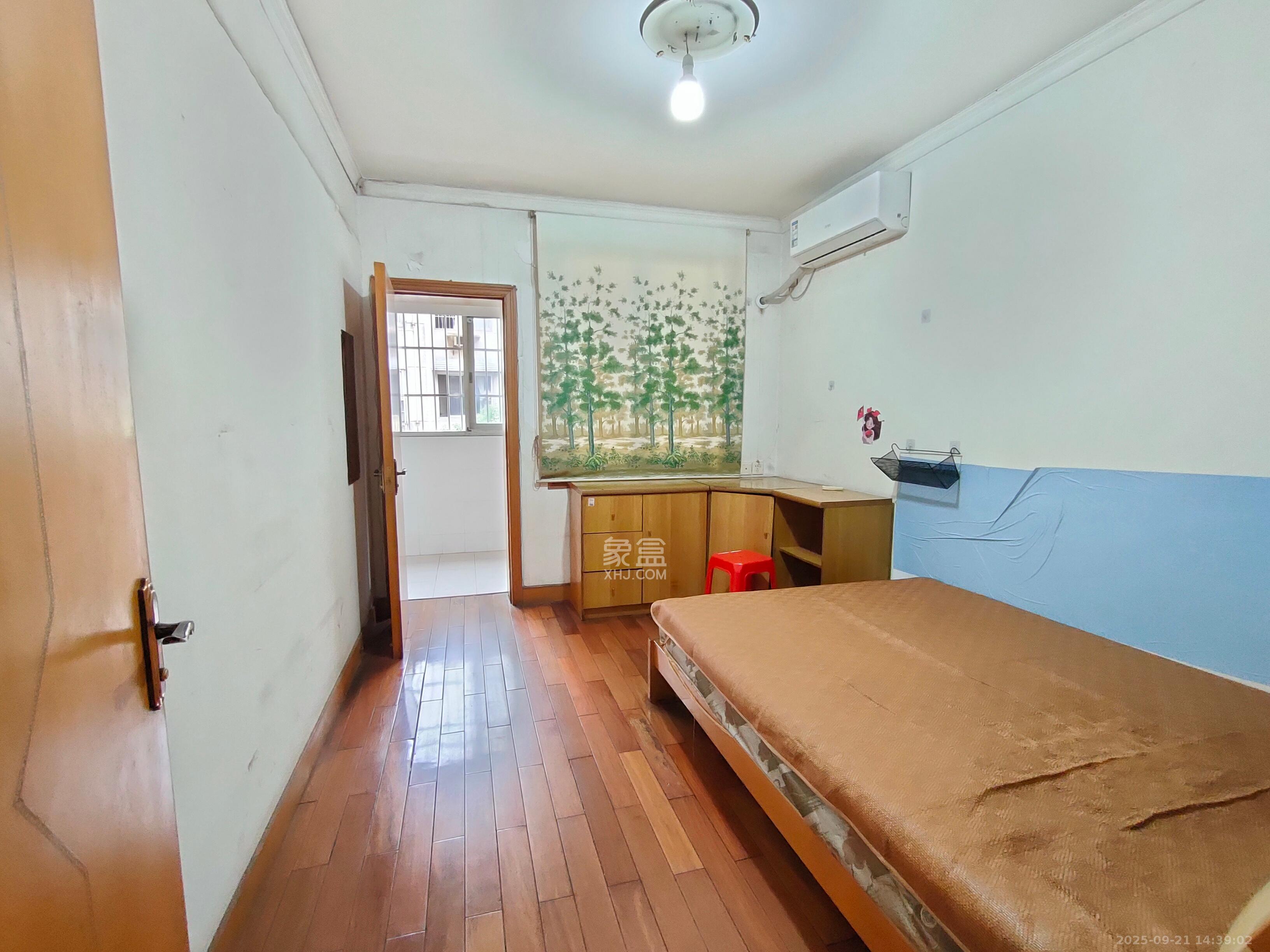 湘计花园  3室2厅1卫    1600.0元/月室内图