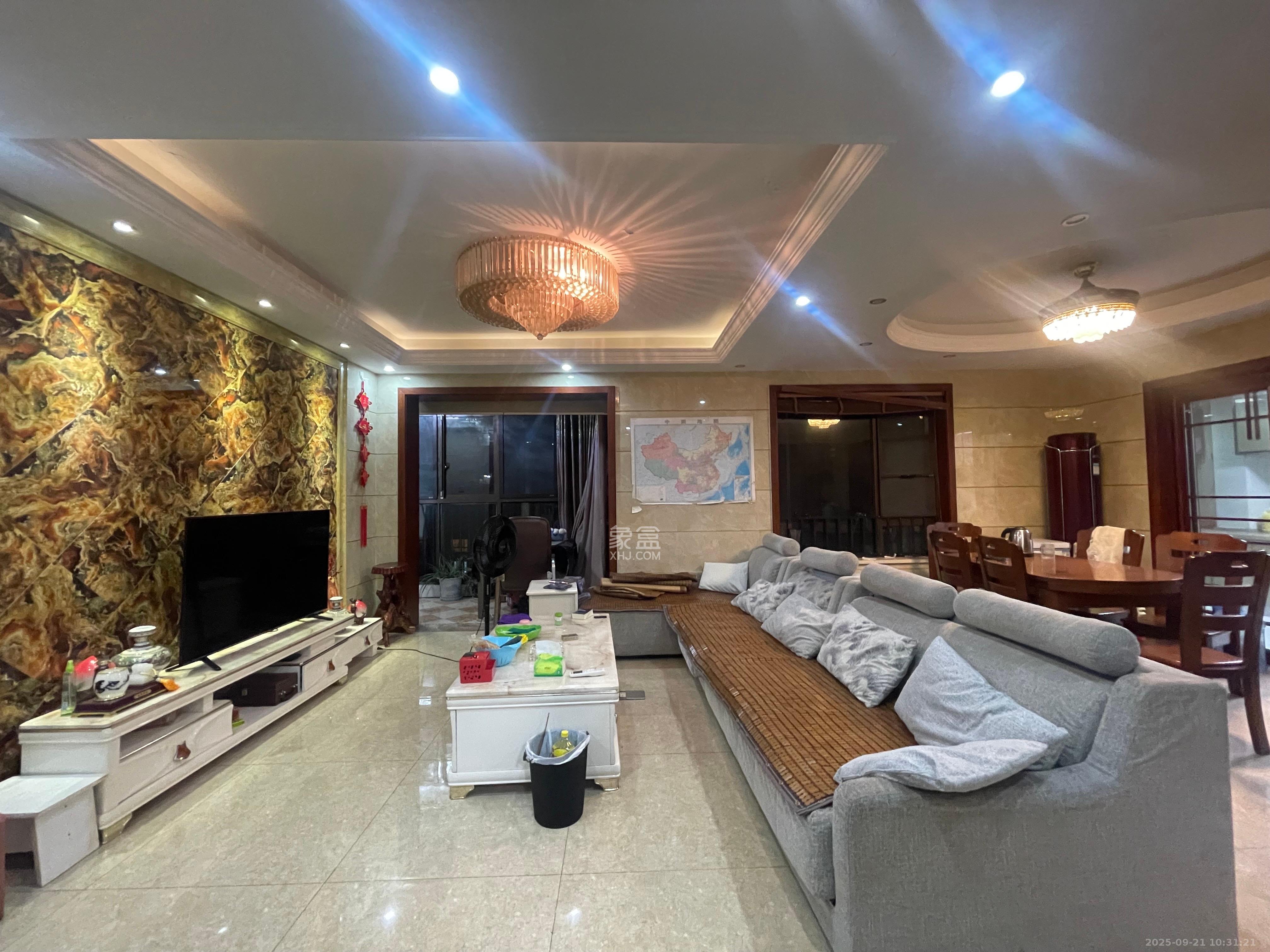 华润凤凰城三期  4室2厅2卫    3500.0元/月室内图