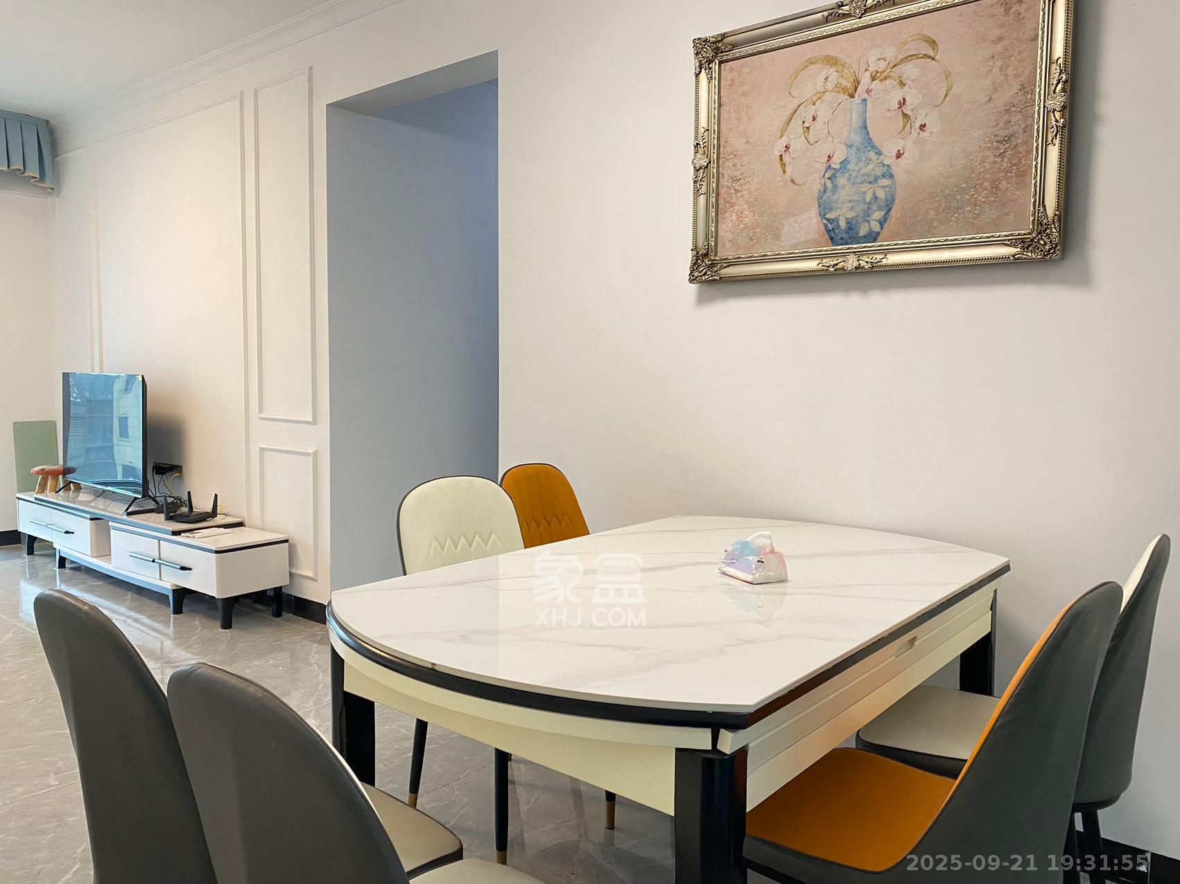 阳光城尚东湾蓝莓苑  3室2厅1卫    2500.0元/月室内图