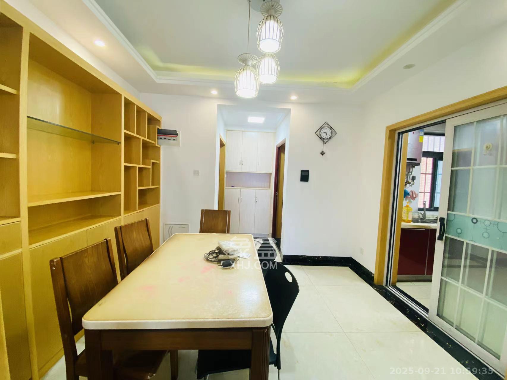 华城广场 3室2厅1卫 2500.0元/月 华城广场 3室2厅1卫 2500.0元/月室内图