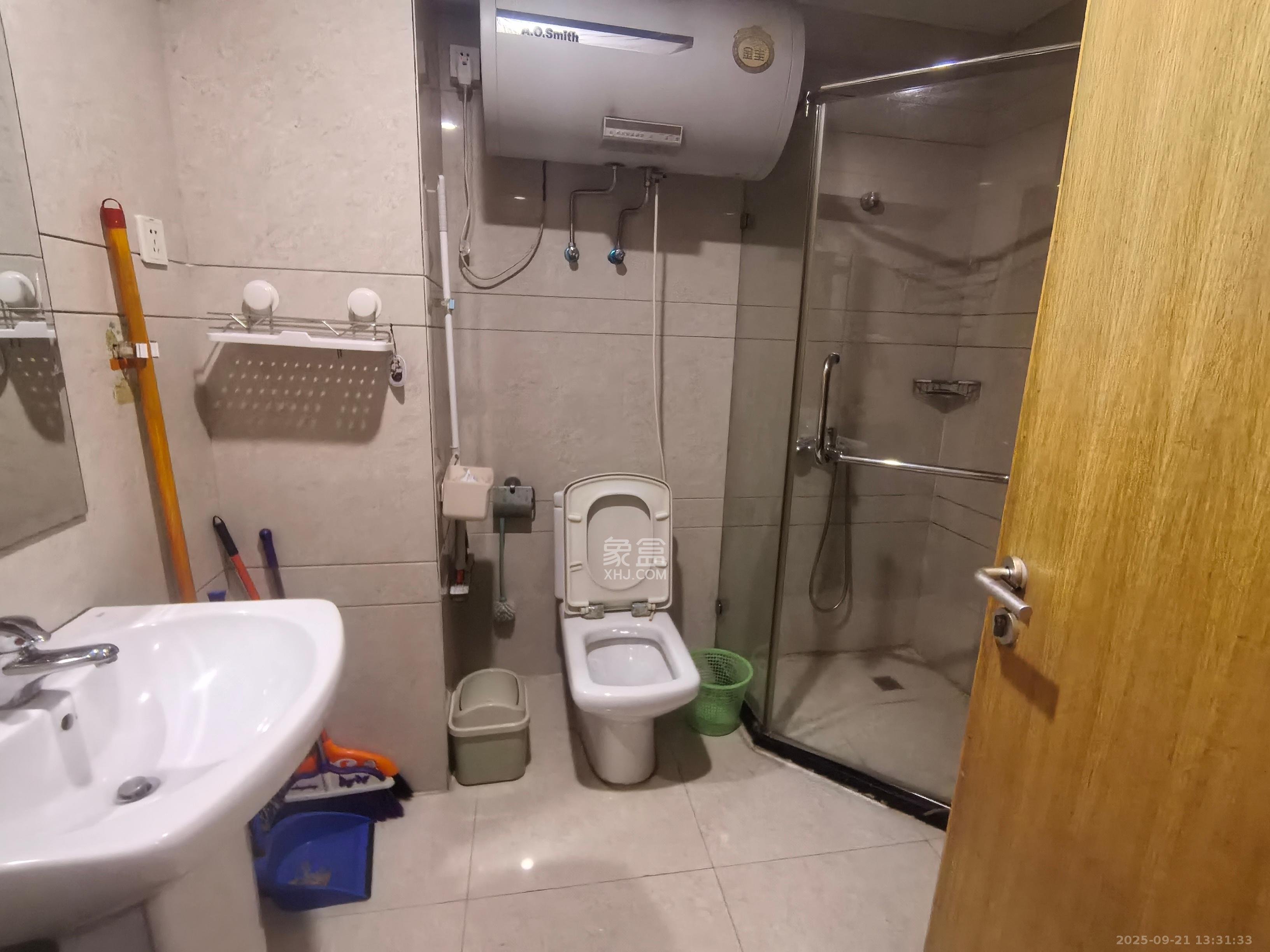 麓谷坐标  1室1厅1卫    1300.0元/月室内图