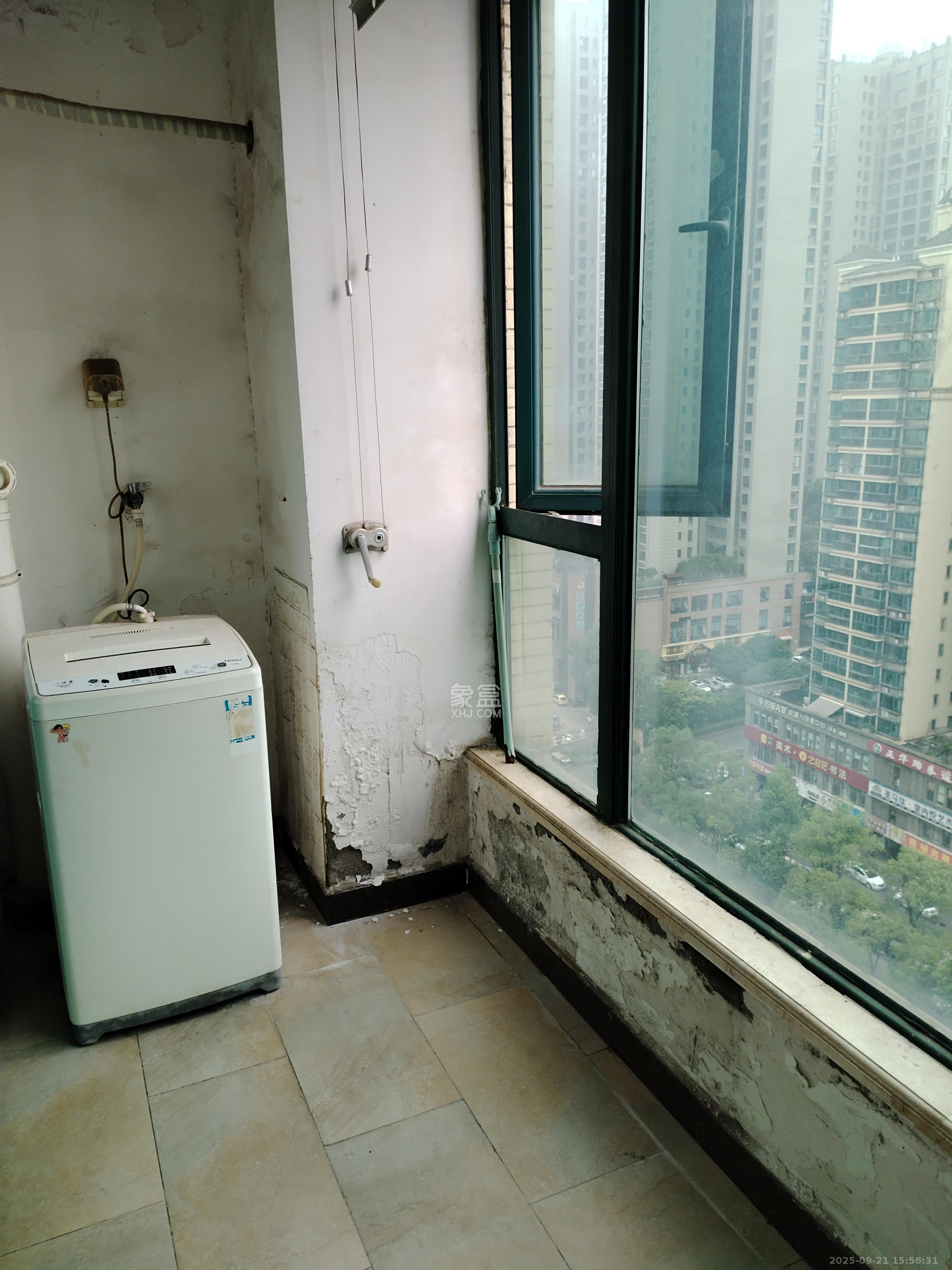 恒大华府  1室2厅1卫    1700.0元/月室内图