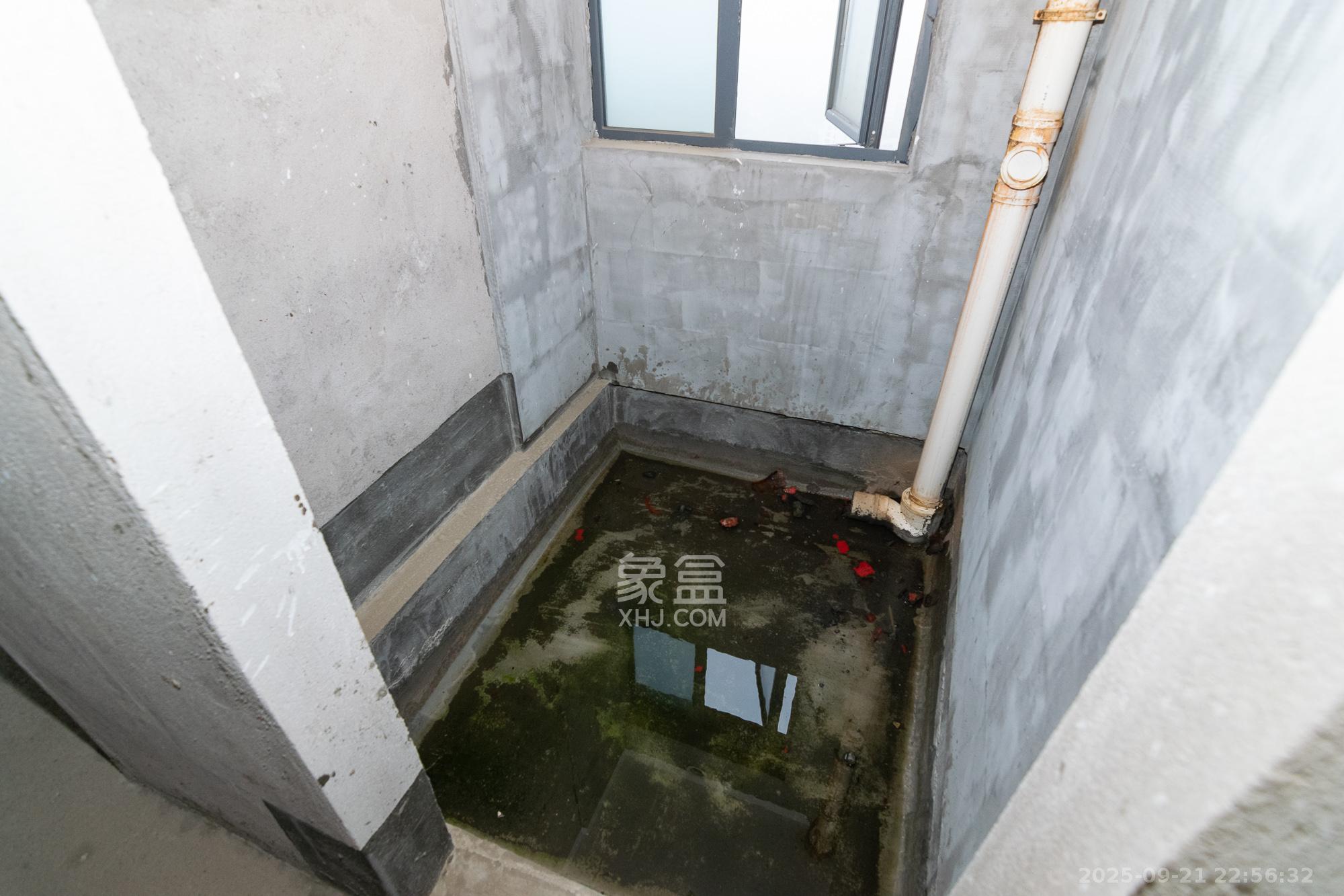 荣盛岳麓峰景  3室2厅2卫    56.0万卫生间