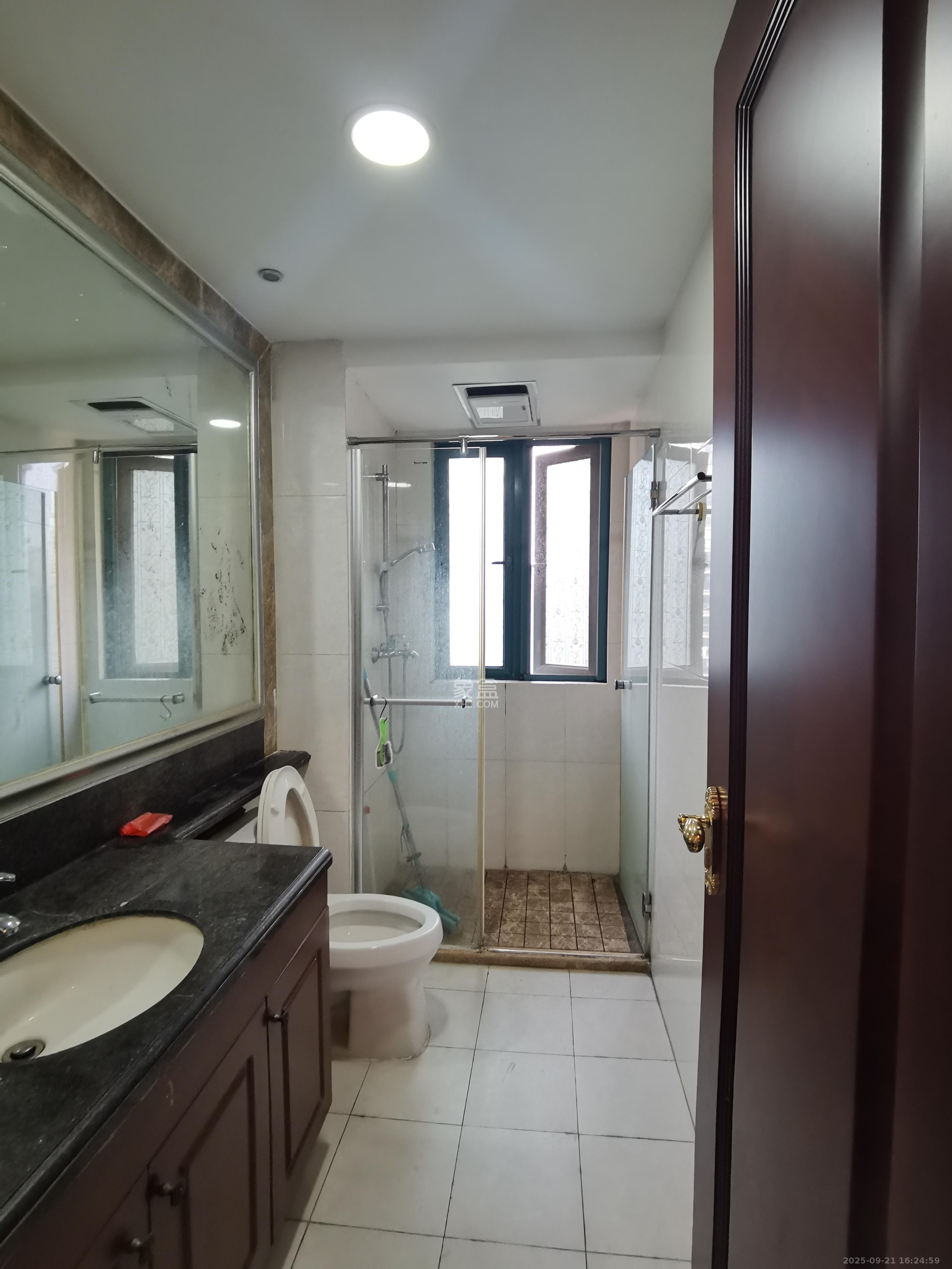 恒大城 3室2厅1卫 2000.0元/月 恒大城 3室2厅1卫 2000.0元/月室内图