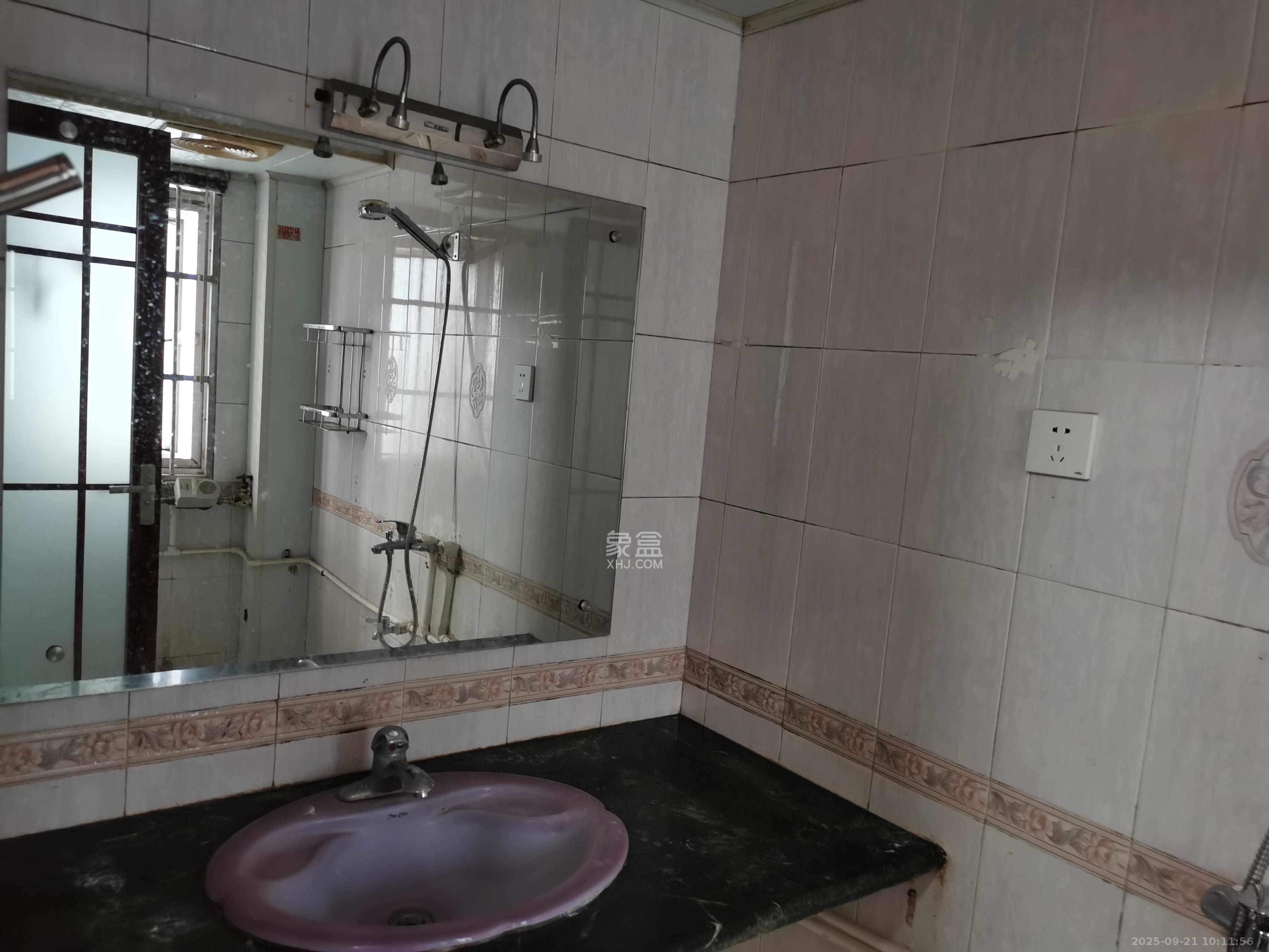 长铁高层 2室1厅1卫 2100.0元/月 长铁高层 2室1厅1卫 2100.0元/月室内图