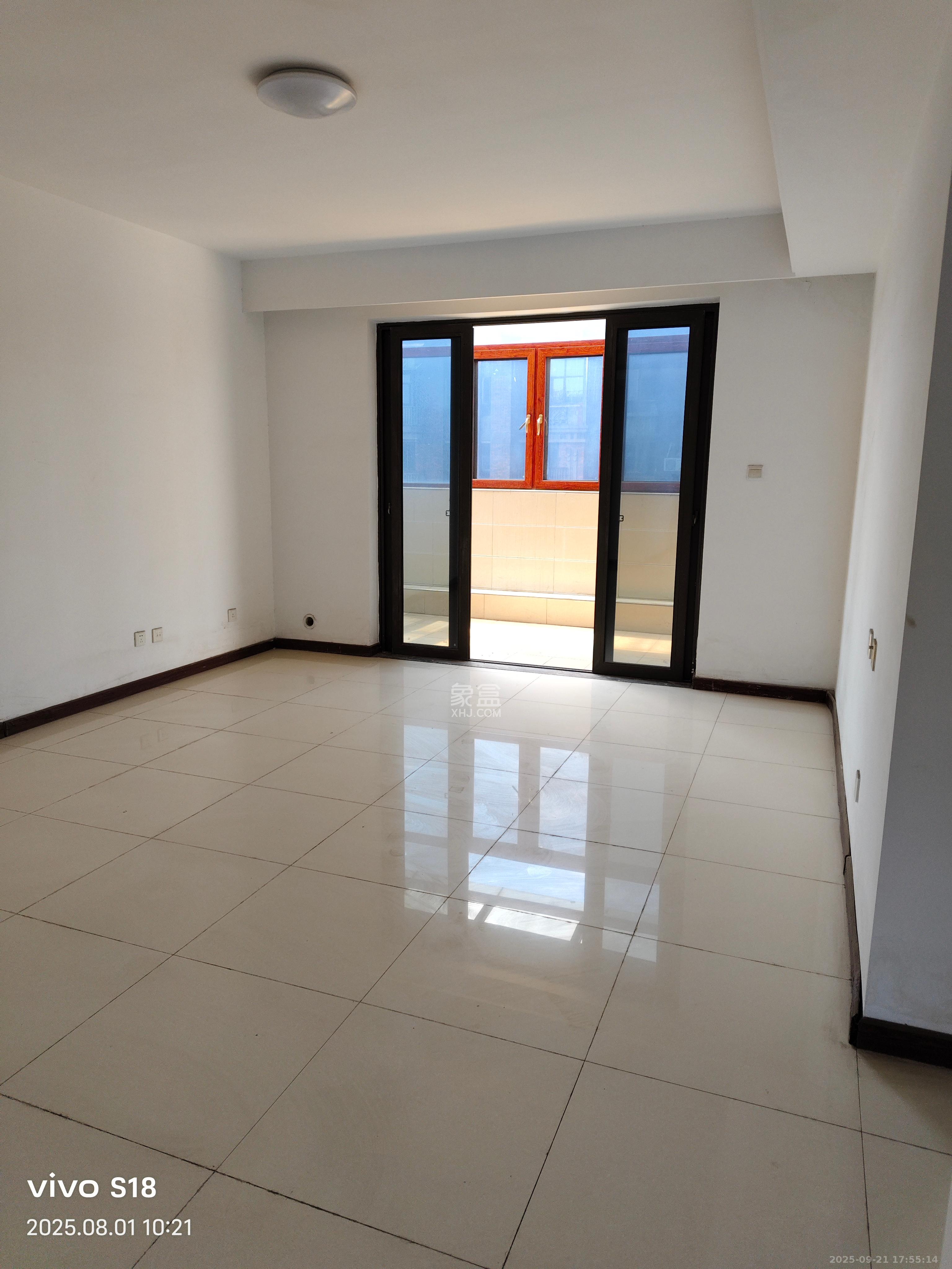 绿地公馆(绿地名邸) 3室2厅1卫 2500.0元/月 绿地公馆(绿地名邸) 3室2厅1卫 2500.0元/月室内图