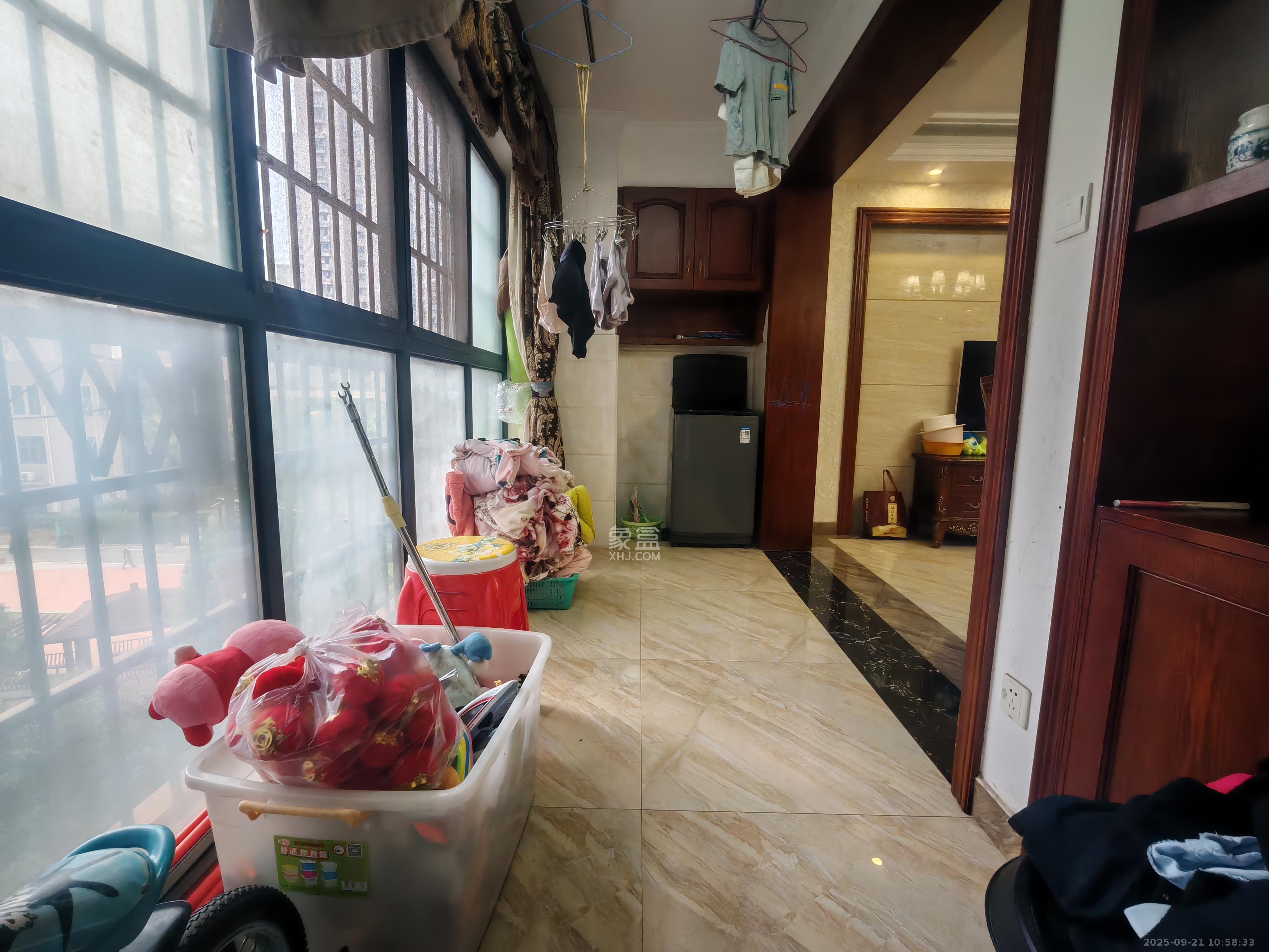 花样年华 4室2厅2卫 1800.0元/月 花样年华 4室2厅2卫 1800.0元/月室内图