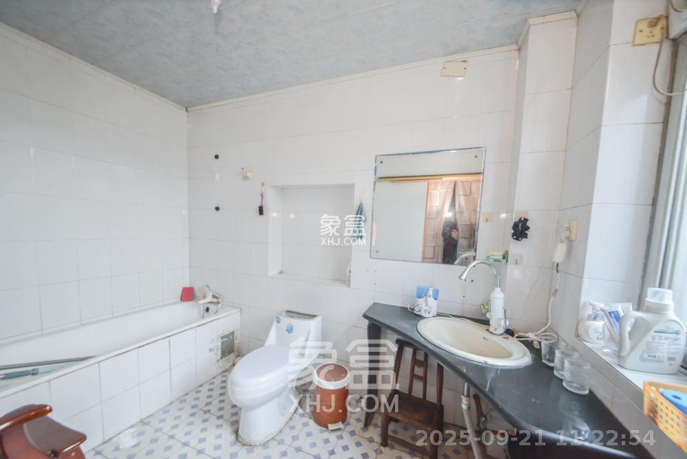 城南中路公安局宿舍  3室2厅2卫    1800.0元/月 城南中路公安局宿舍  3室2厅2卫    1800.0元/月