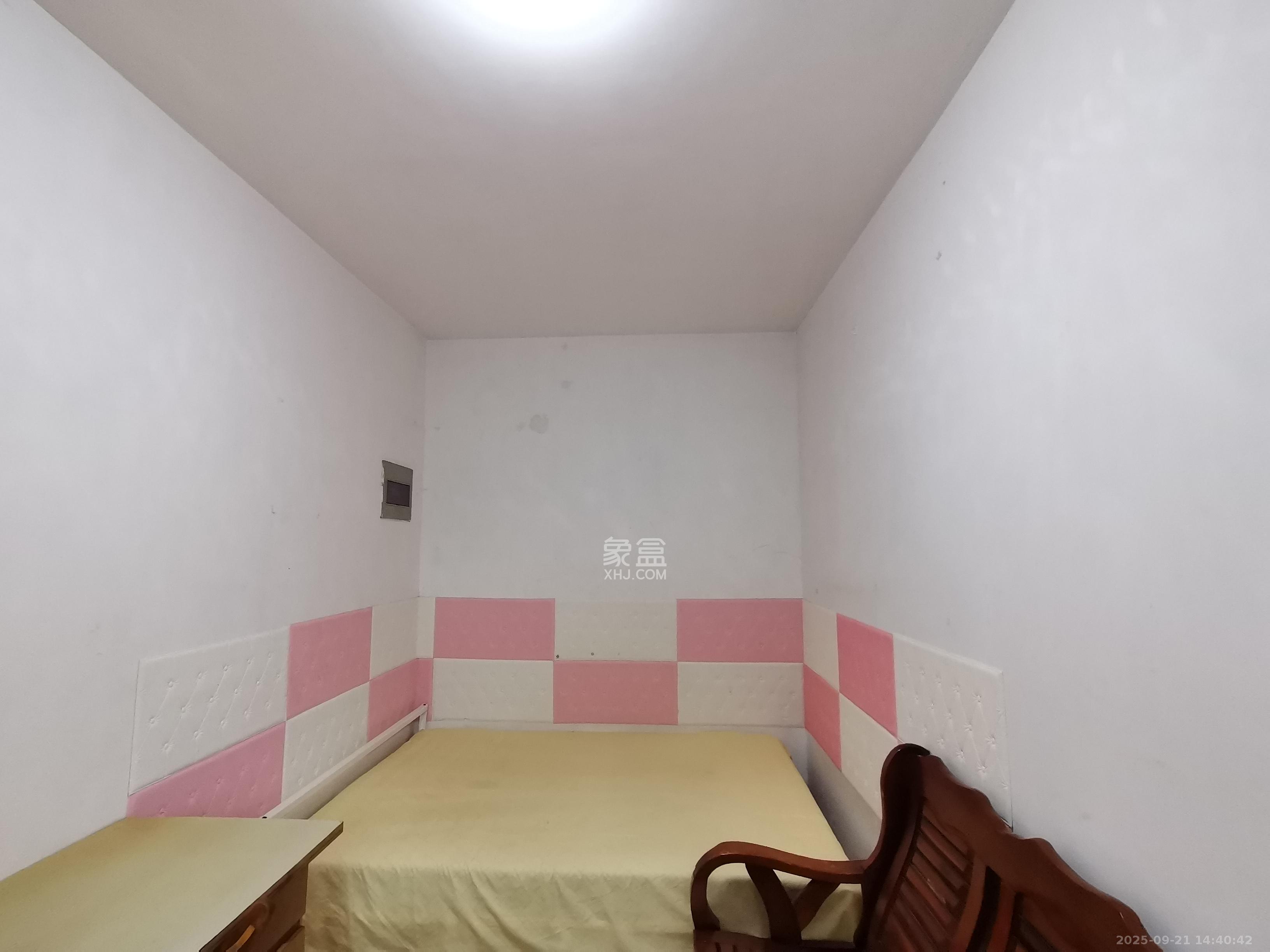 阳光100二期  1室1厅1卫    1200.0元/月室内图