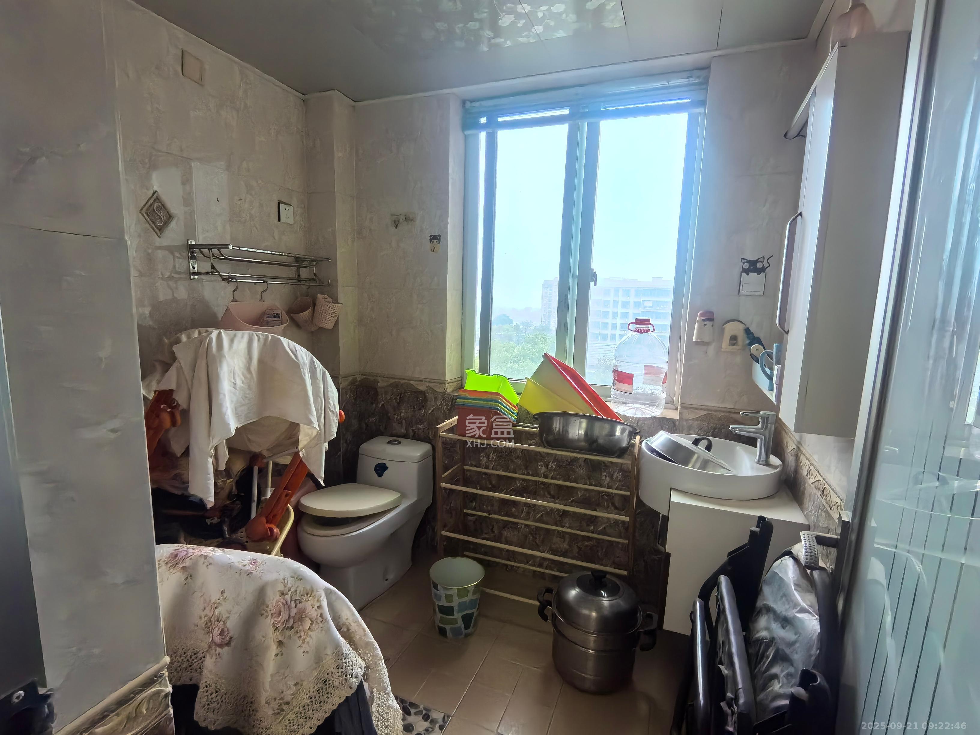 中悦领秀金都 3室2厅2卫 1800.0元/月 中悦领秀金都 3室2厅2卫 1800.0元/月室内图