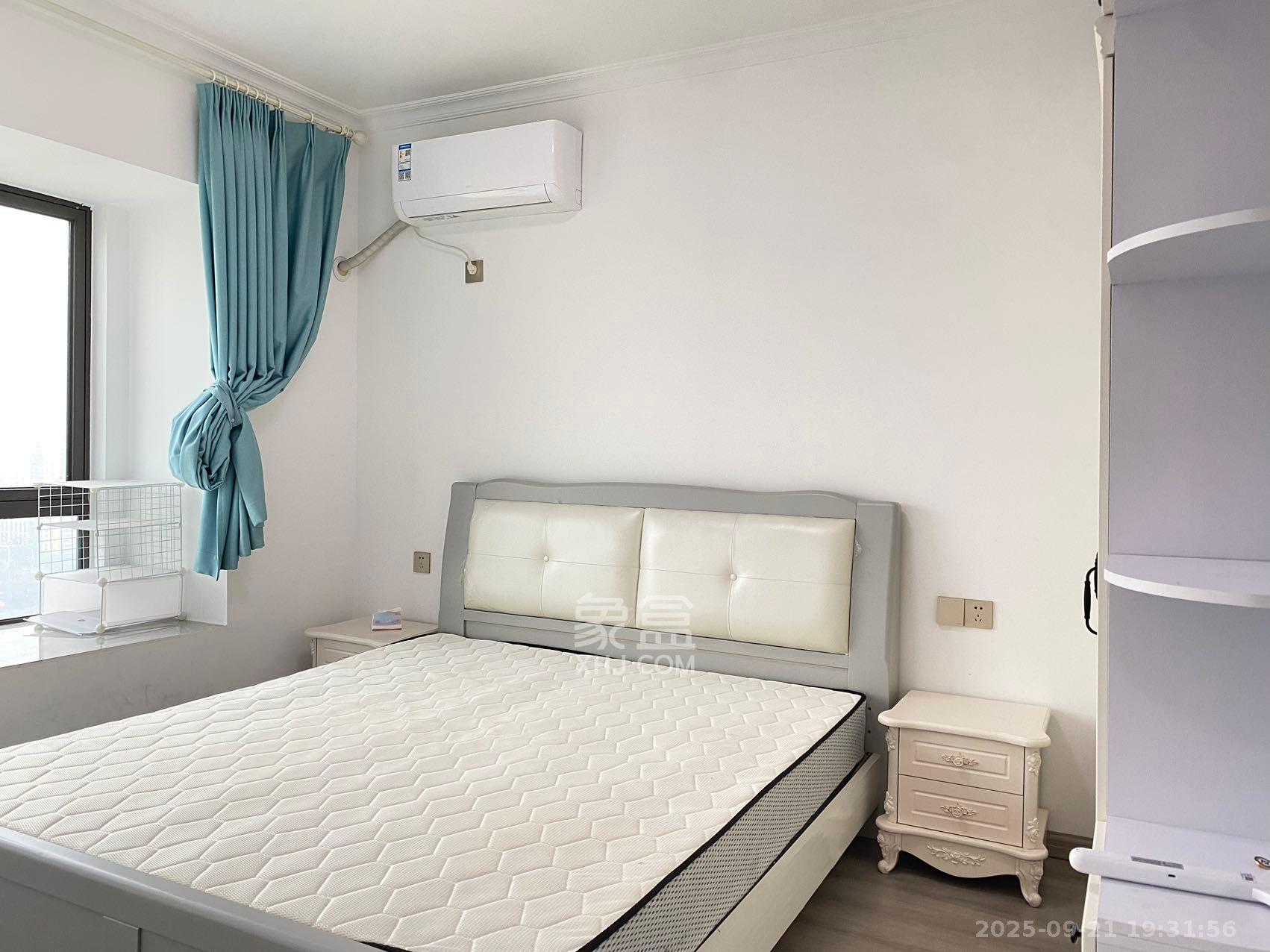 阳光城尚东湾蓝莓苑  3室2厅1卫    2500.0元/月室内图