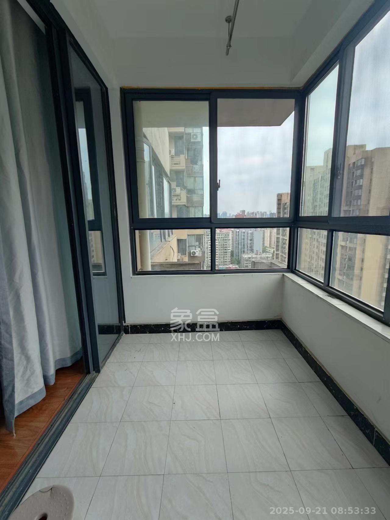 长房时代城  2室2厅1卫    2200.0元/月室内图