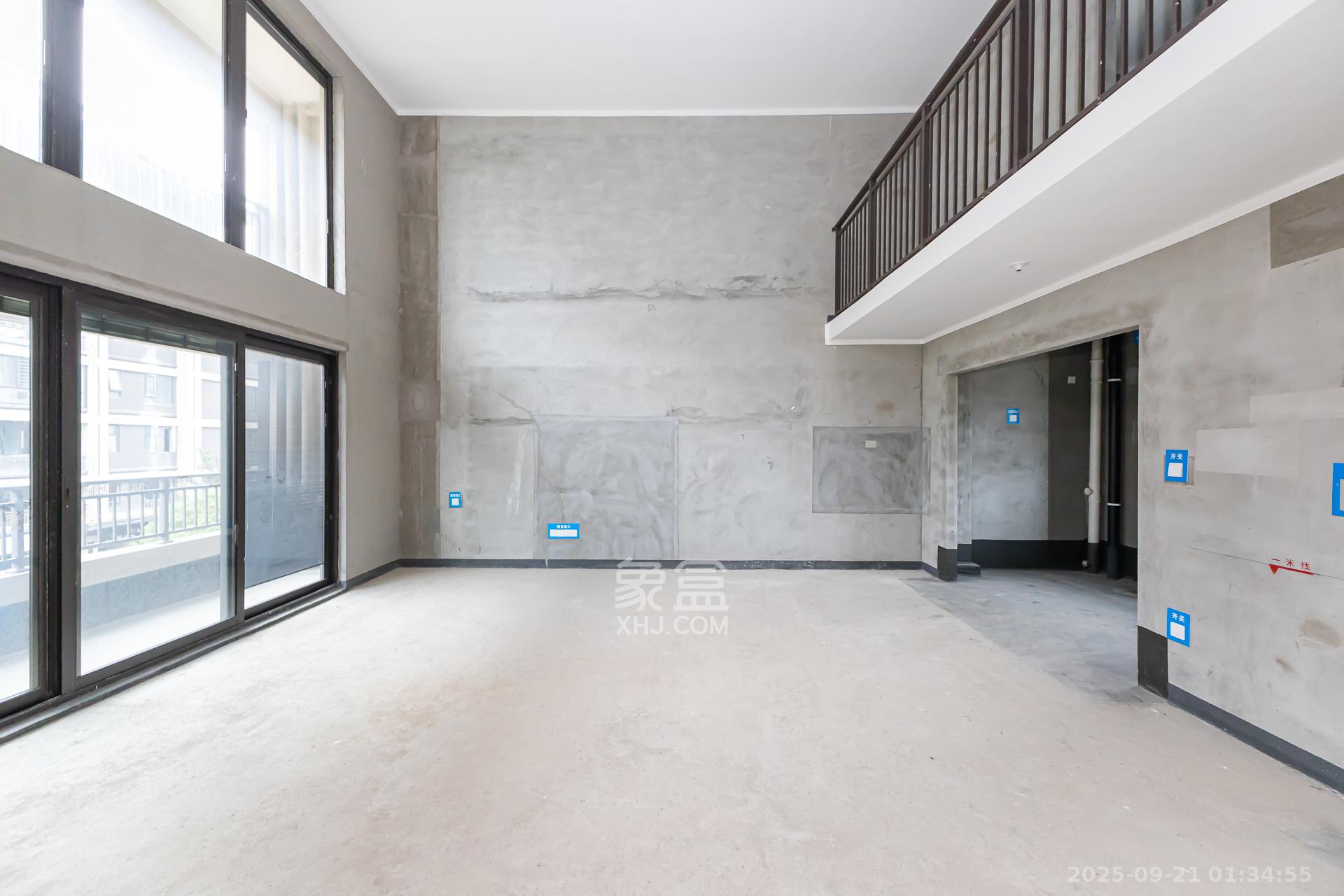 时代建发和著 4室2厅2卫 310.0万 时代建发和著 4室2厅2卫 310.0万客厅