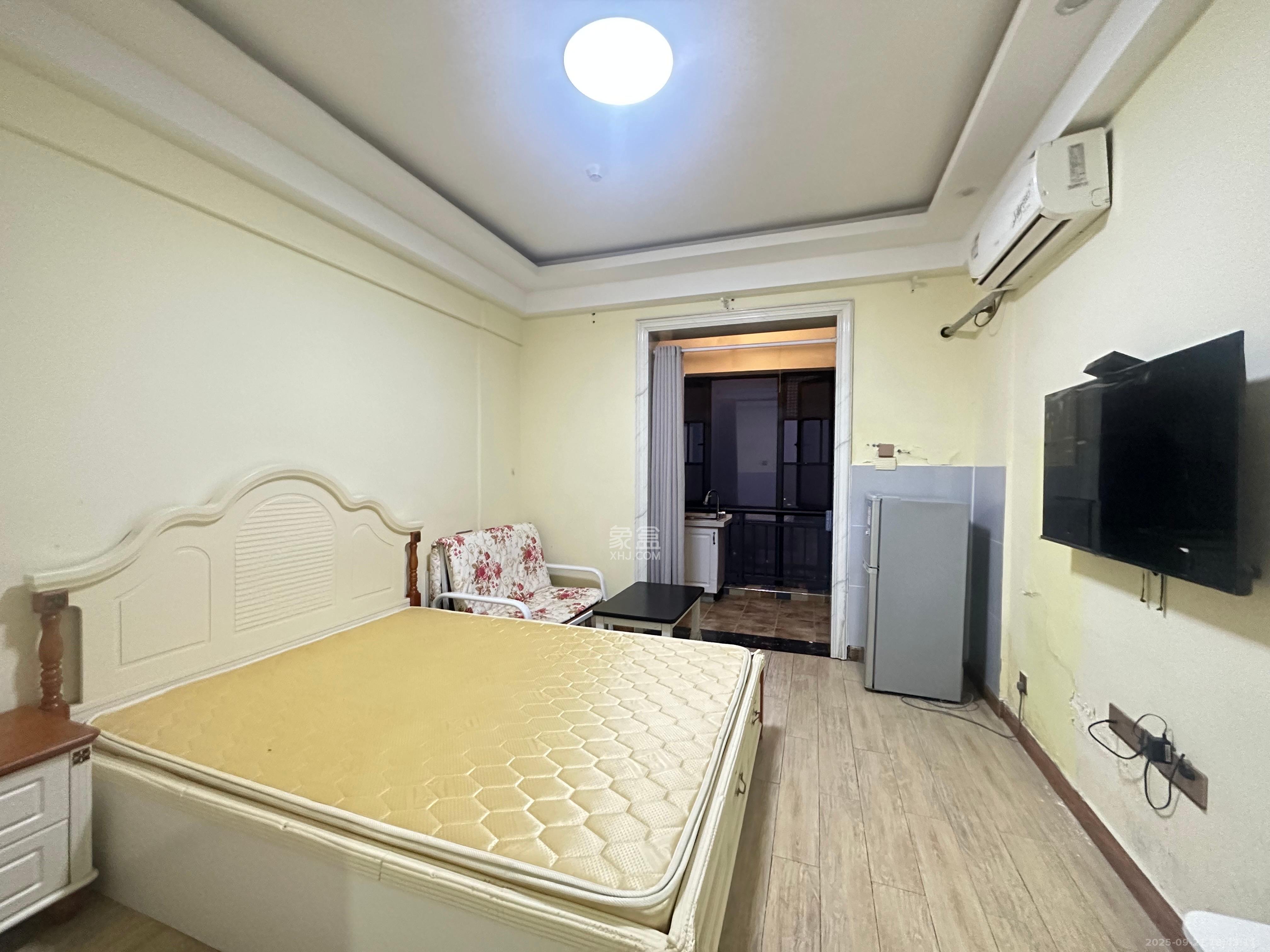 保利麓谷林语I区  1室1厅1卫    1400.0元/月室内图