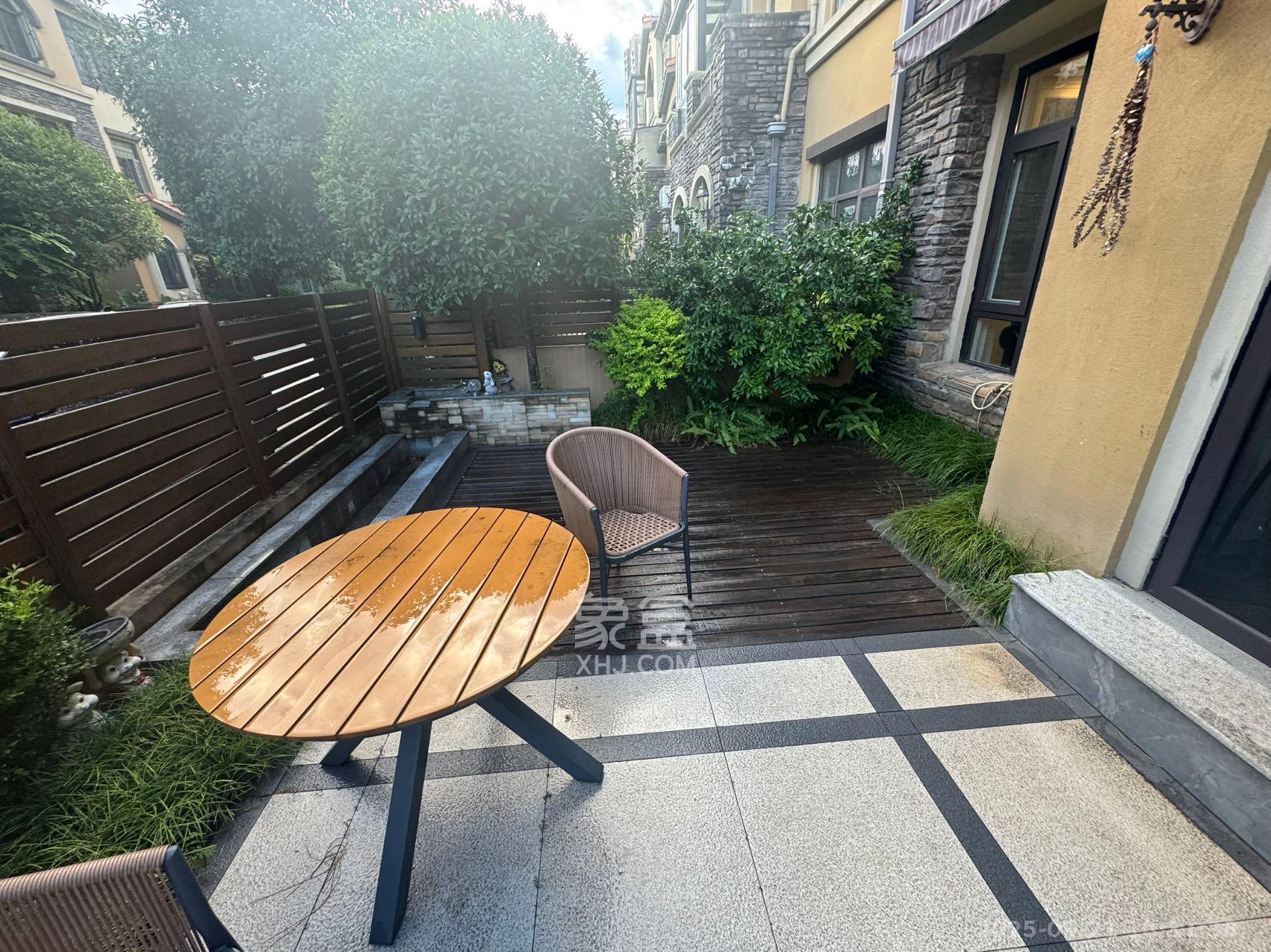 金地三千府(金地湖山樾、金地自在城) 6室3厅3卫 8800.0元/月 金地三千府(金地湖山樾、金地自在城) 6室3厅3卫 8800.0元/月室内图