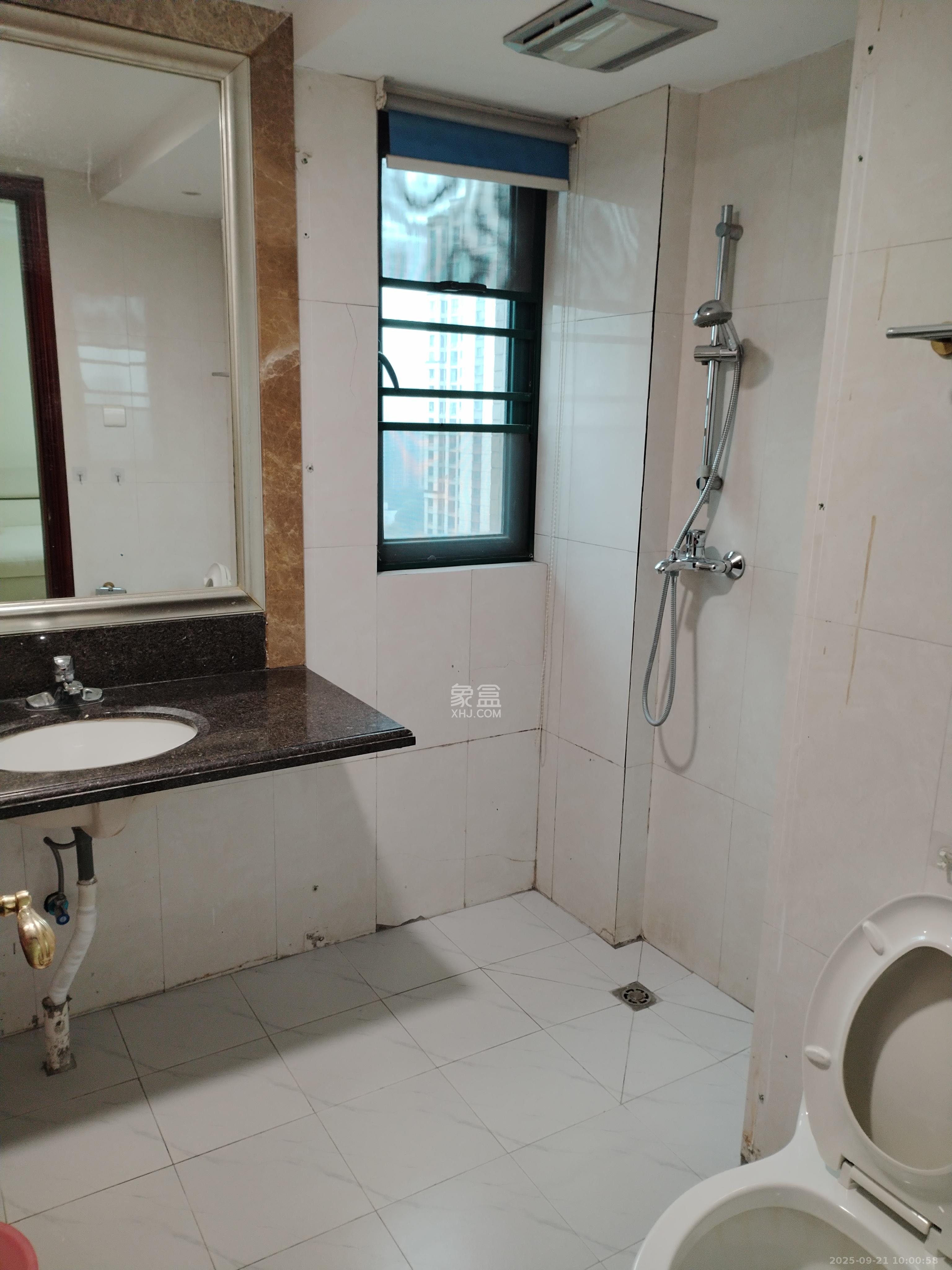 恒大华府  1室2厅1卫    2000.0元/月室内图