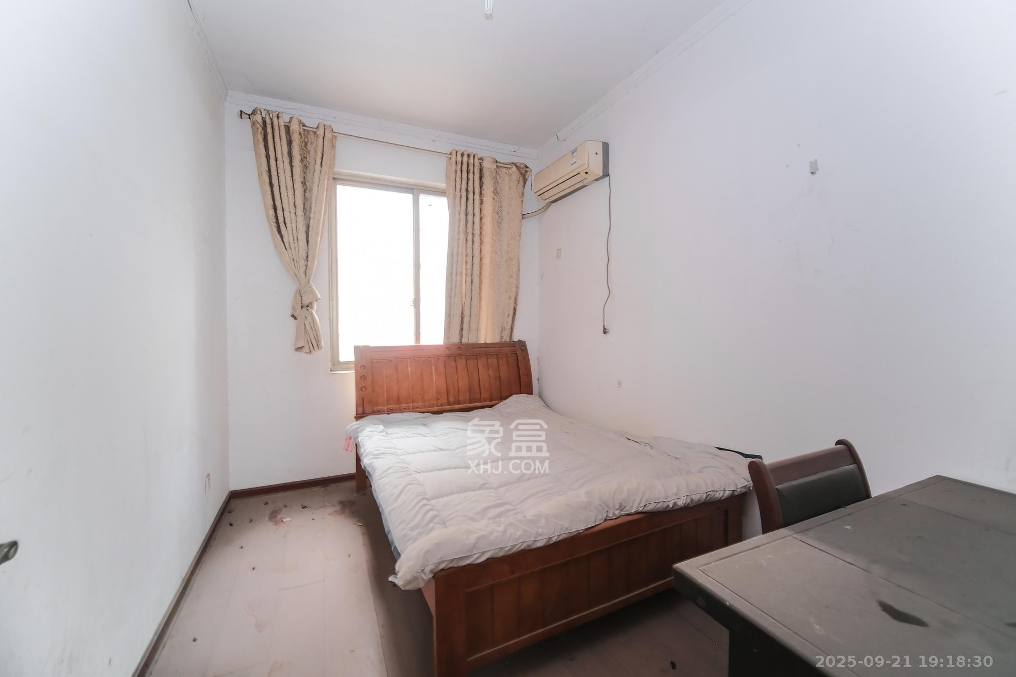 蟠龙欣苑 4室2厅2卫 61.0万 蟠龙欣苑 4室2厅2卫 61.0万卧室