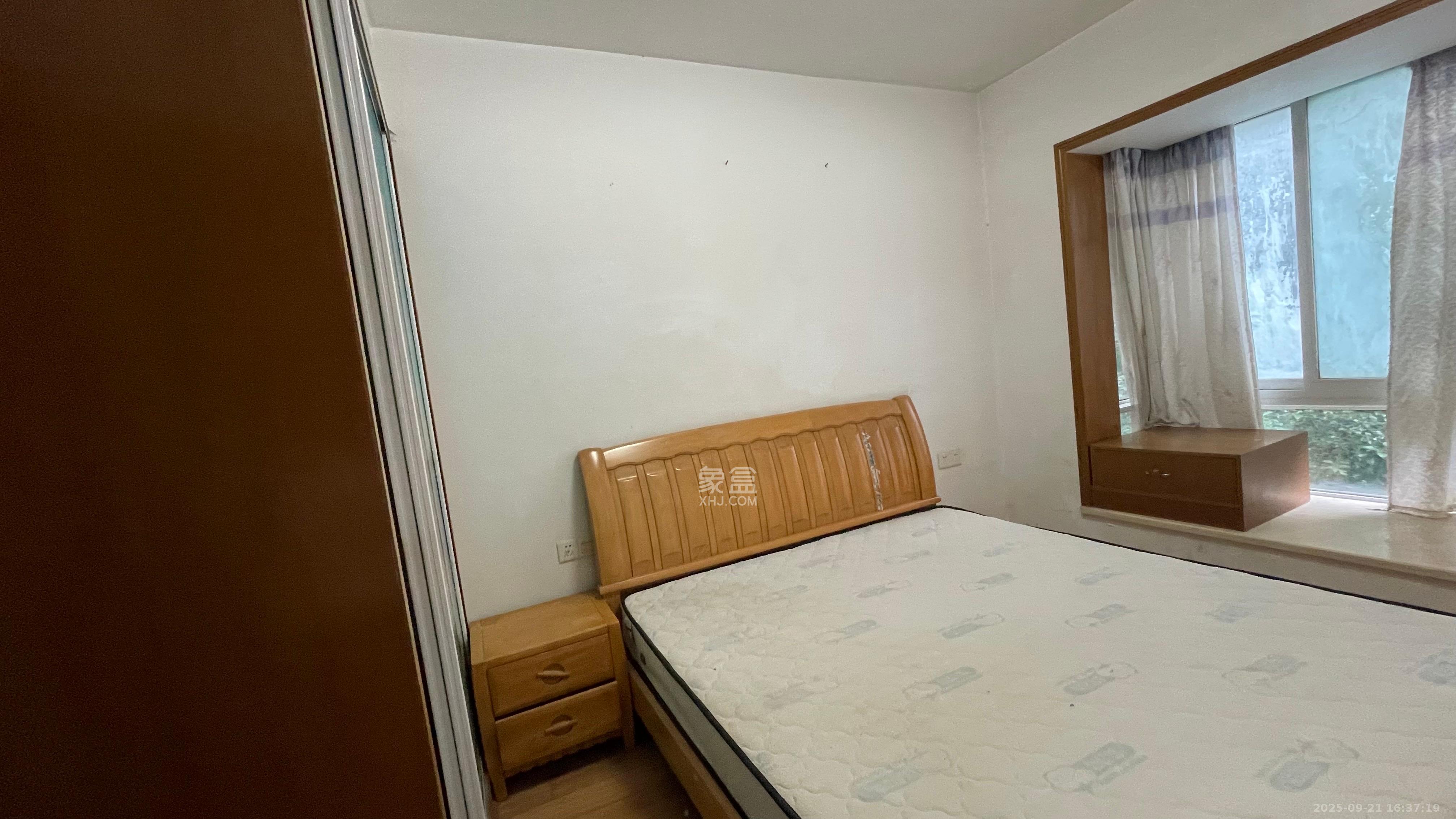 联通小区（瑞丽园）  3室2厅2卫    2100.0元/月室内图