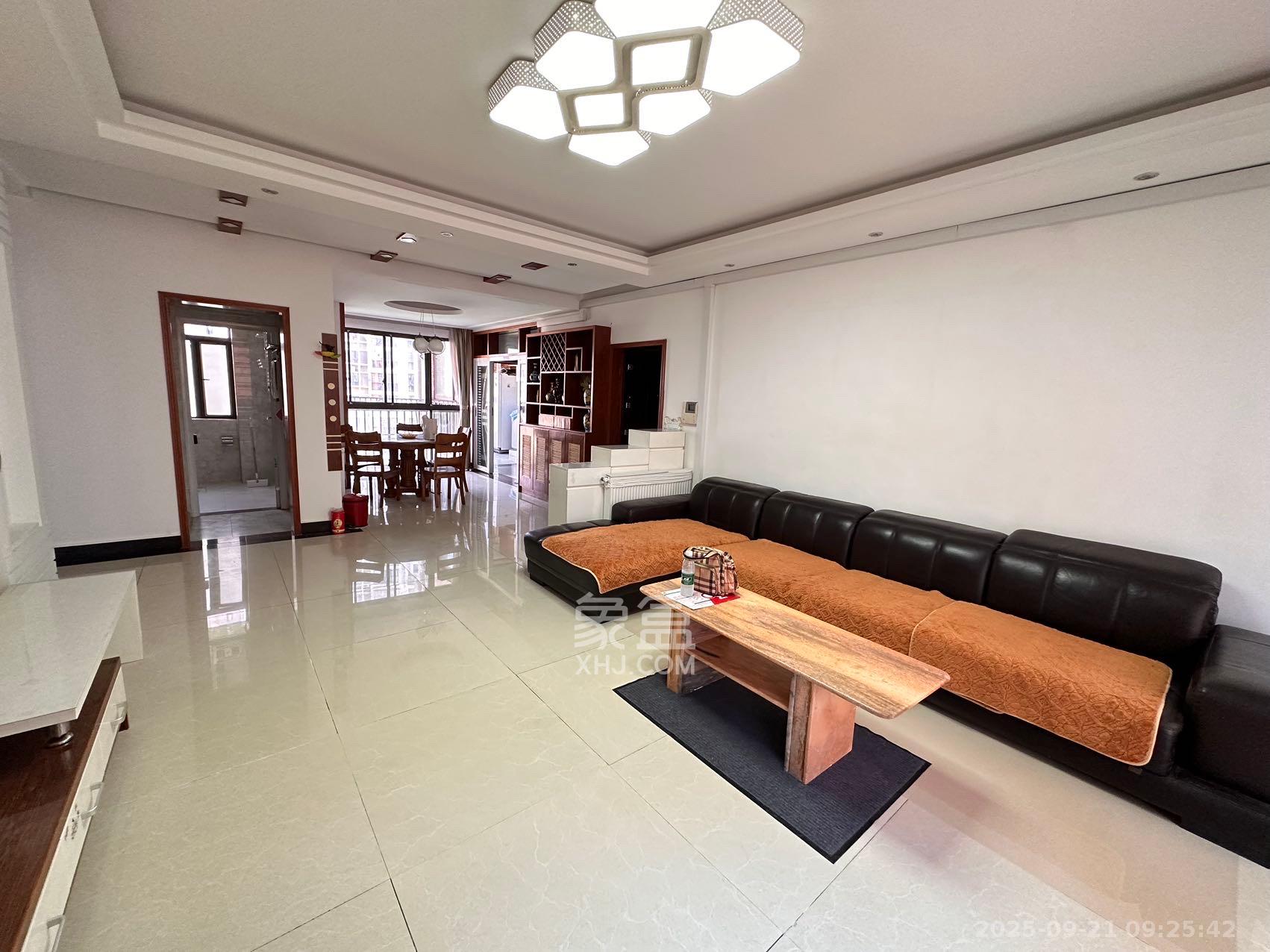 德庆水韵山城 1室2厅2卫 2400.0元/月 德庆水韵山城 1室2厅2卫 2400.0元/月室内图