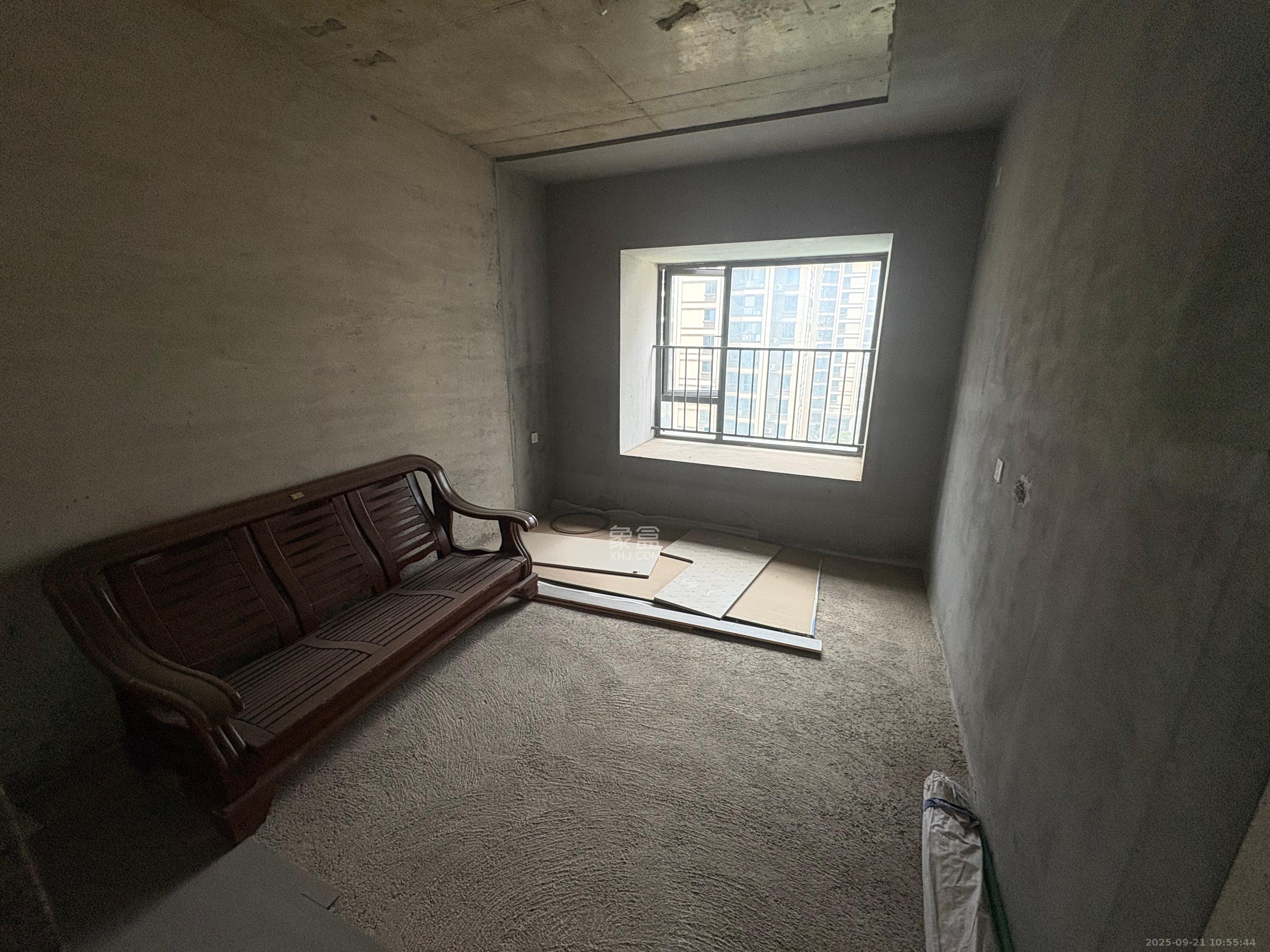 荣盛城  4室2厅2卫    1500.0元/月室内图