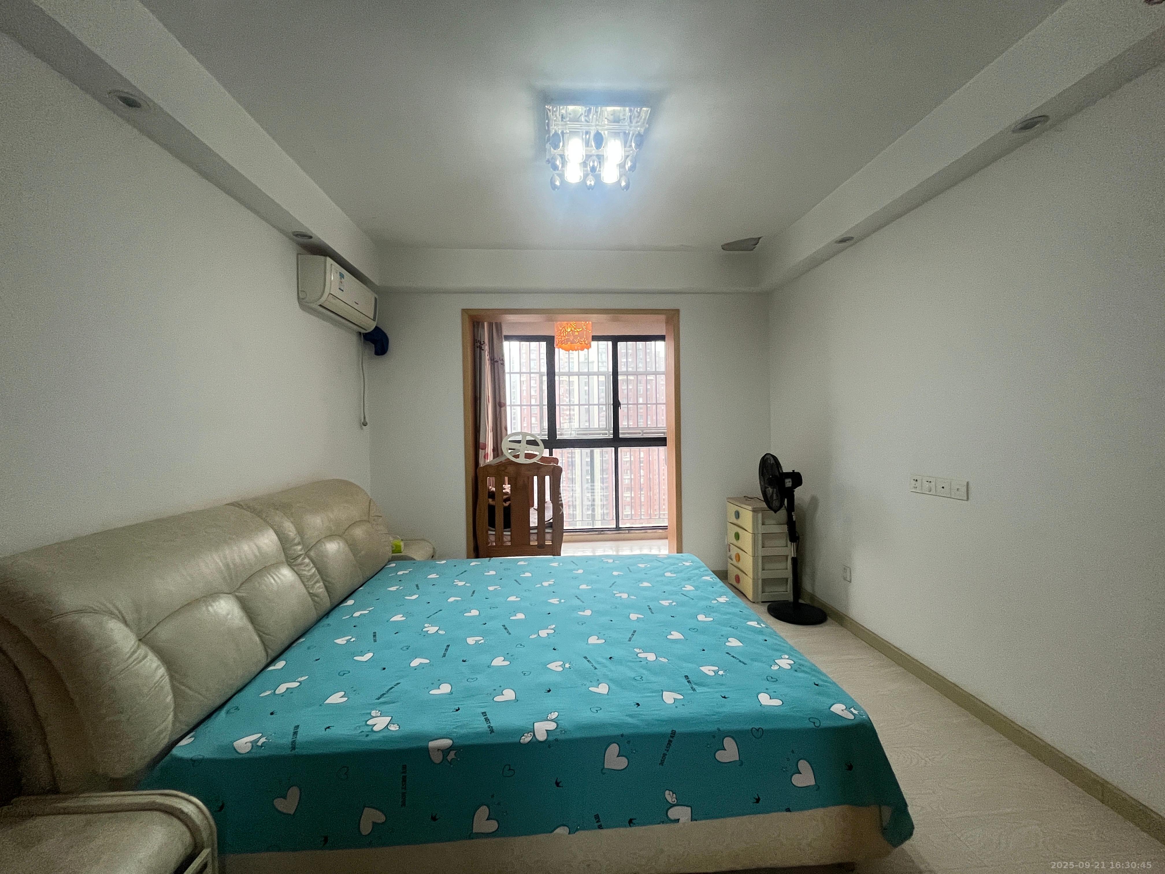 华润凤凰城二期 2室2厅1卫 2000.0元/月 华润凤凰城二期 2室2厅1卫 2000.0元/月室内图