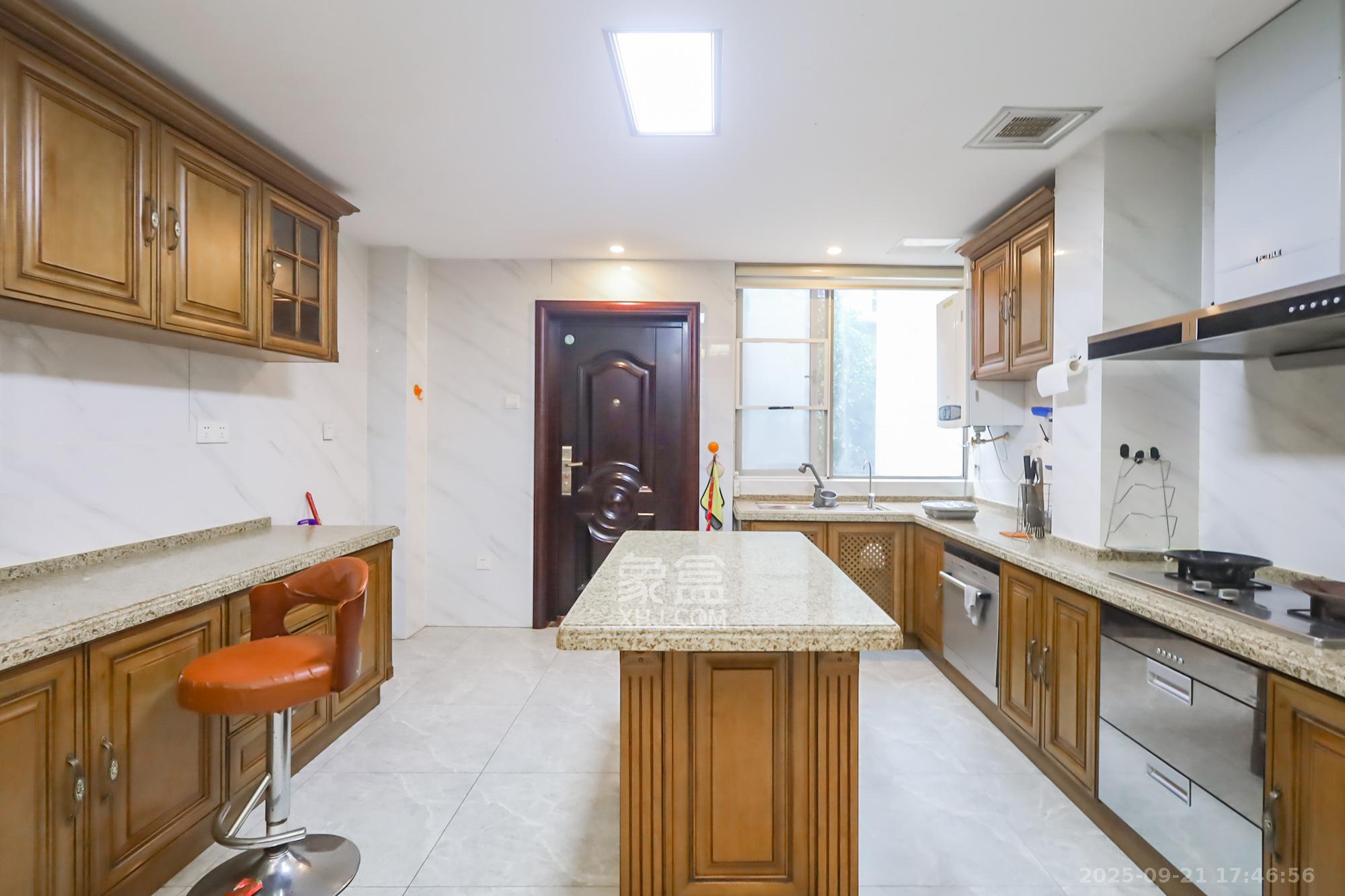 世茂铂翠湾二期 4室2厅2卫 248.0万 世茂铂翠湾二期 4室2厅2卫 248.0万厨房