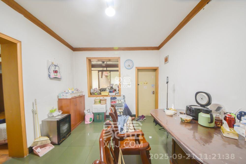 城南中路公安局宿舍  3室2厅2卫   1800.00元/月室内图