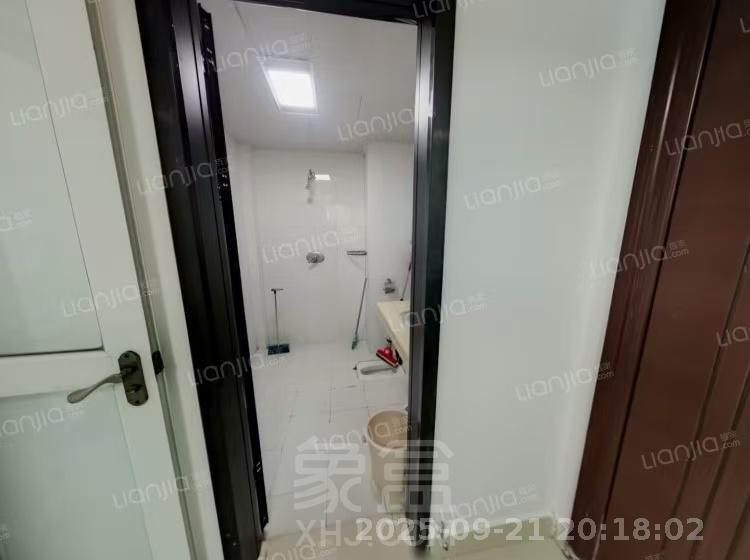 水岸春天  1室1厅1卫    1100.0元/月室内图