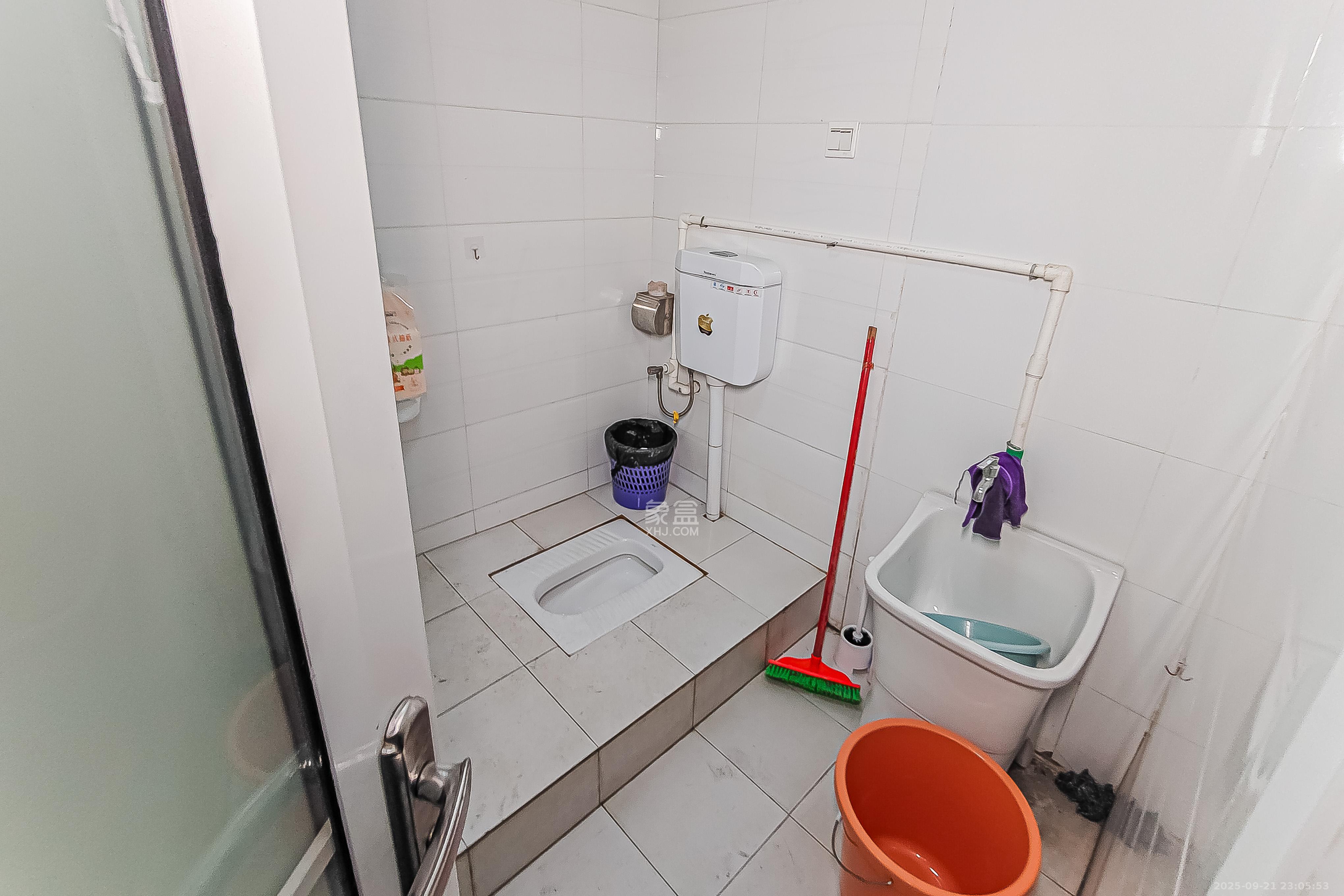 嘉盛国际广场  1室1厅1卫    37.5万卫生间