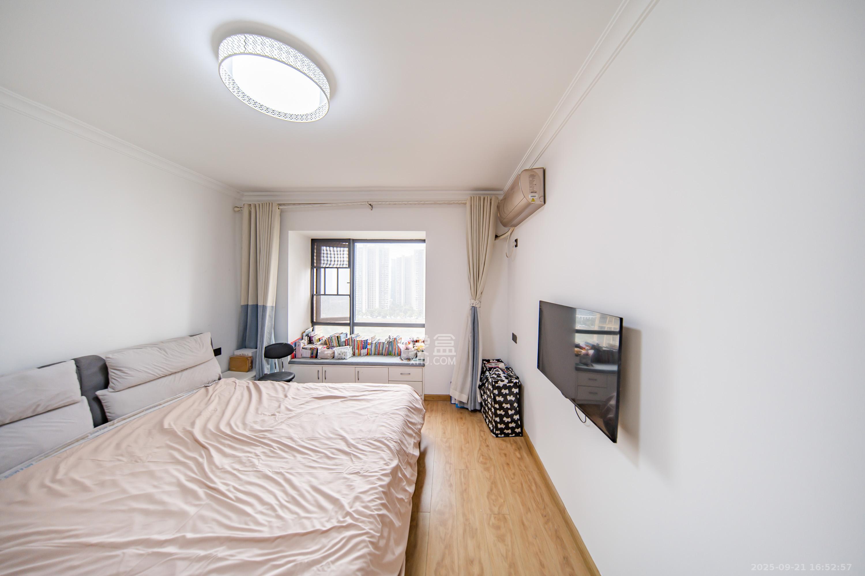 兰亭湾畔  3室2厅2卫    119.0万卧室