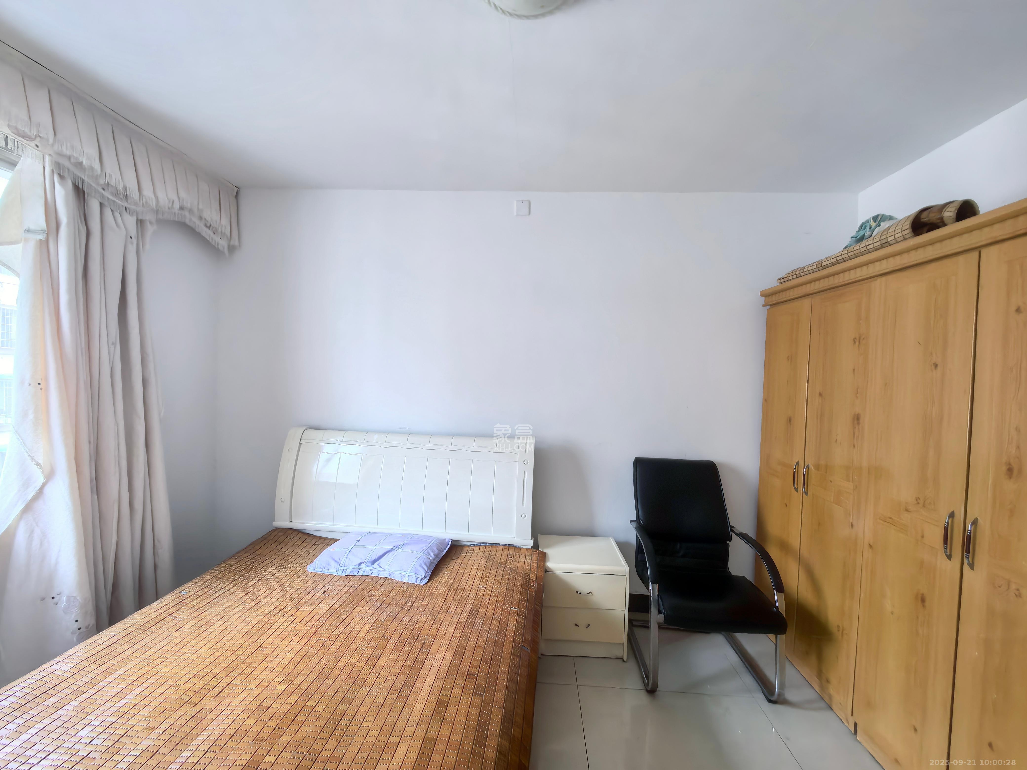 咸嘉花园  3室2厅2卫    1500.0元/月室内图