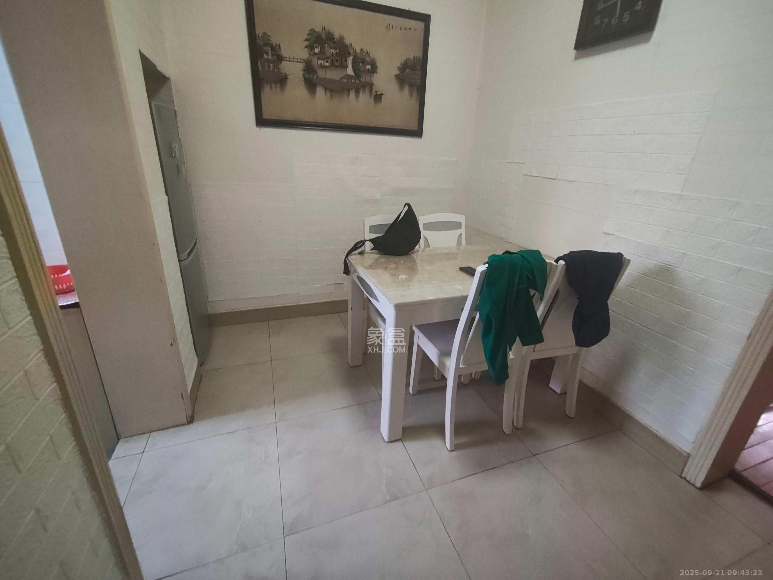 解放四村石子冲  1室2厅1卫    1400.0元/月室内图