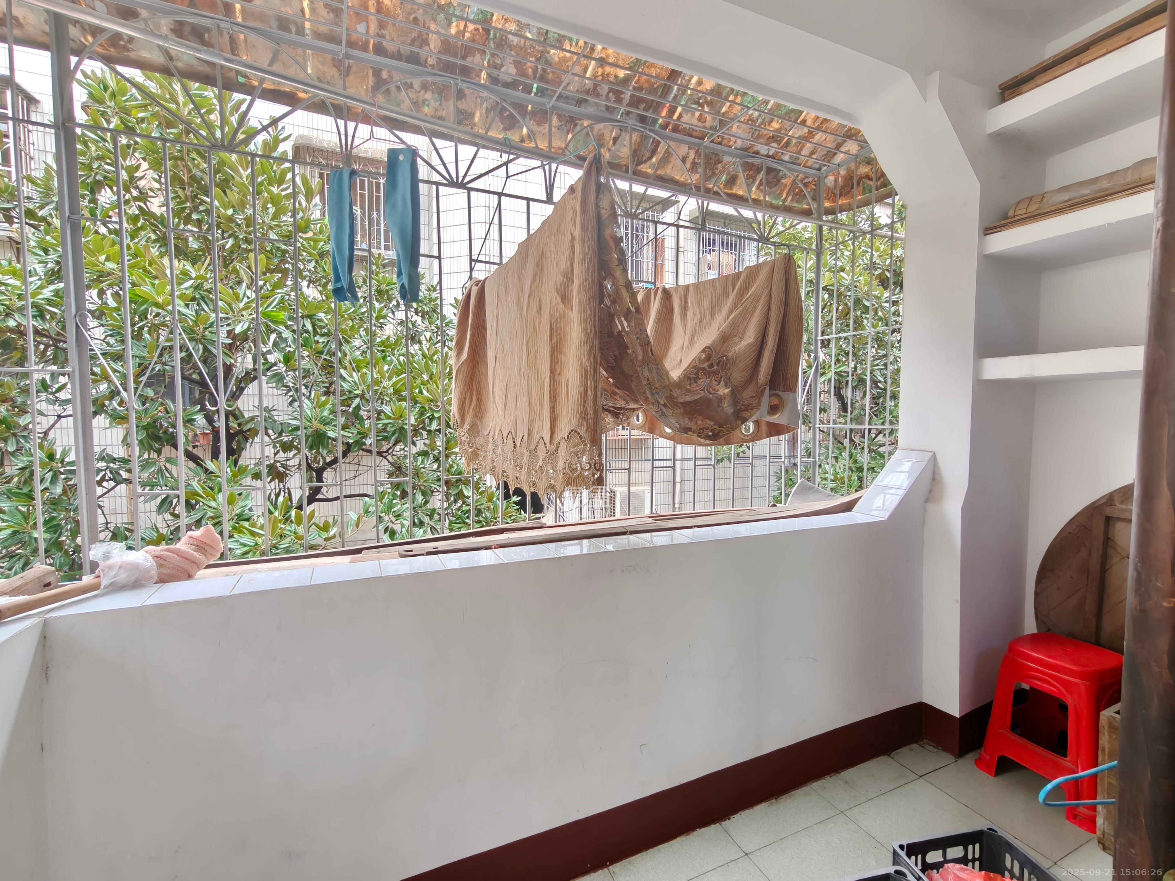 新合四组 3室2厅1卫 1500.0元/月 新合四组 3室2厅1卫 1500.0元/月室内图