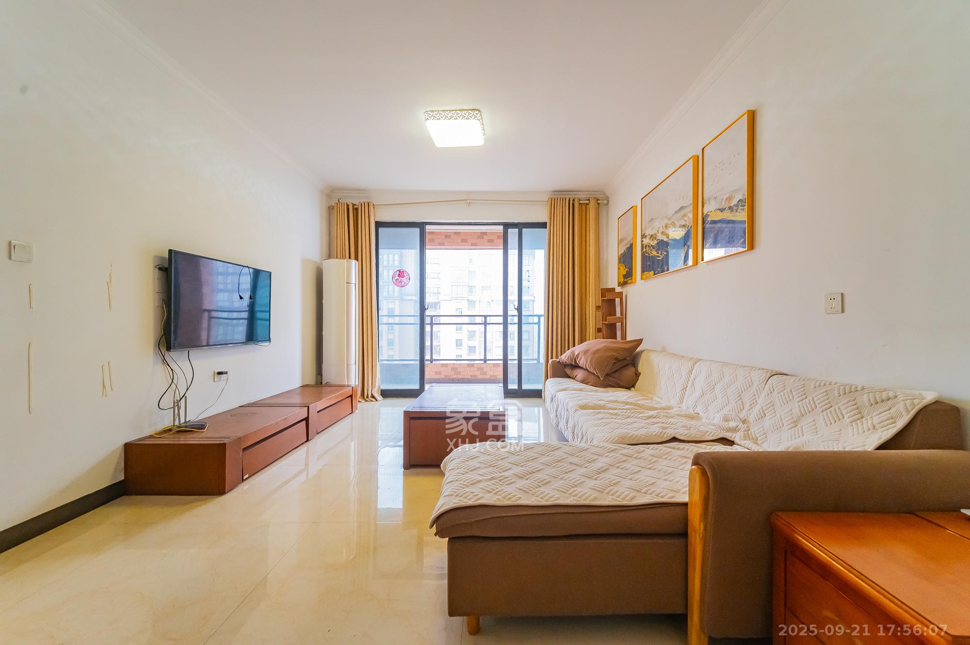 未来漫城  3室1厅1卫    89.8万 未来漫城  3室1厅1卫    89.8万客厅