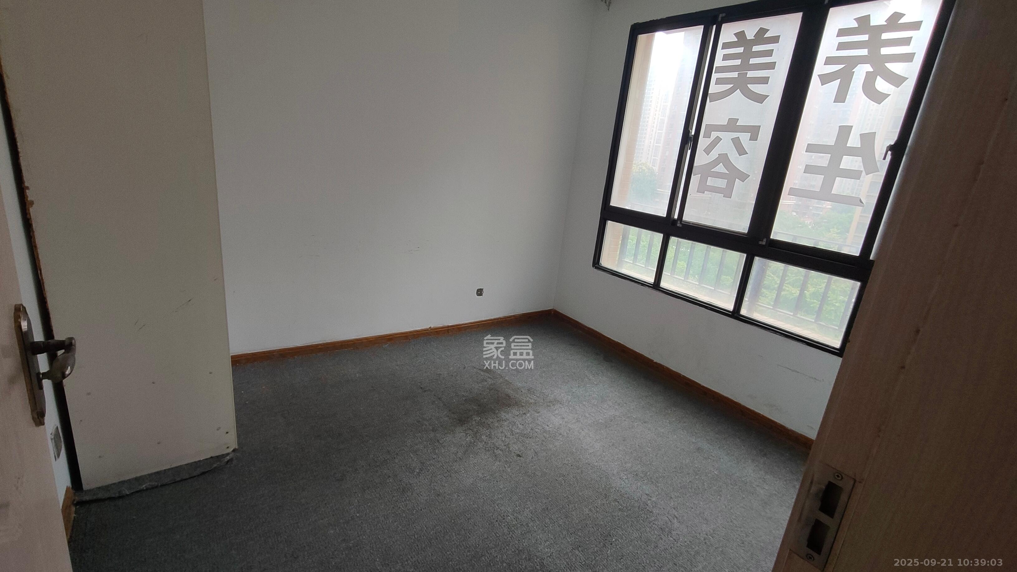 华润凤凰城三期 3室2厅2卫 2400.0元/月 华润凤凰城三期 3室2厅2卫 2400.0元/月室内图