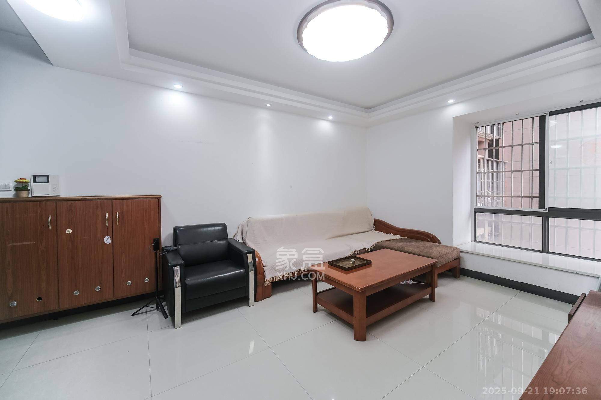 好望谷 3室2厅1卫 42.0万 好望谷 3室2厅1卫 42.0万客厅