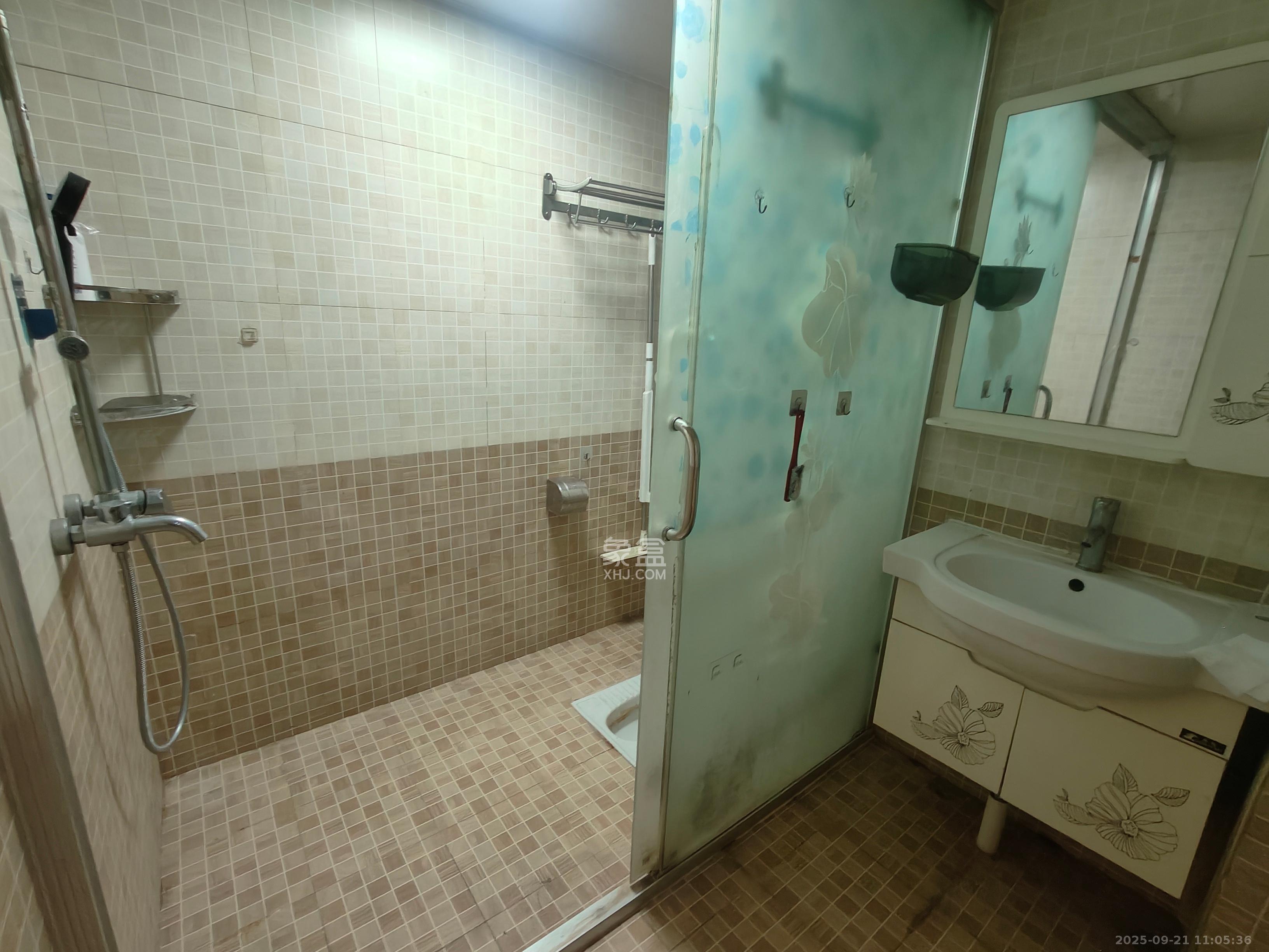 新城国际花都  3室2厅1卫    1600.0元/月室内图