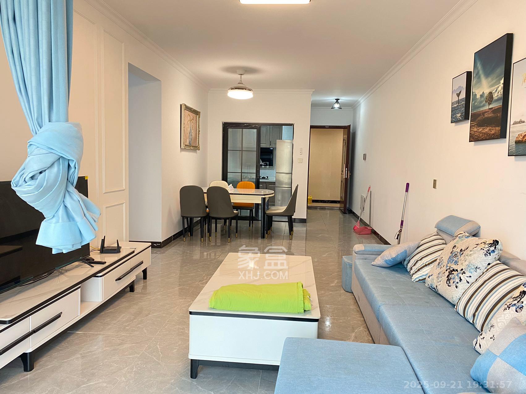 阳光城尚东湾蓝莓苑  3室2厅1卫    2500.0元/月室内图