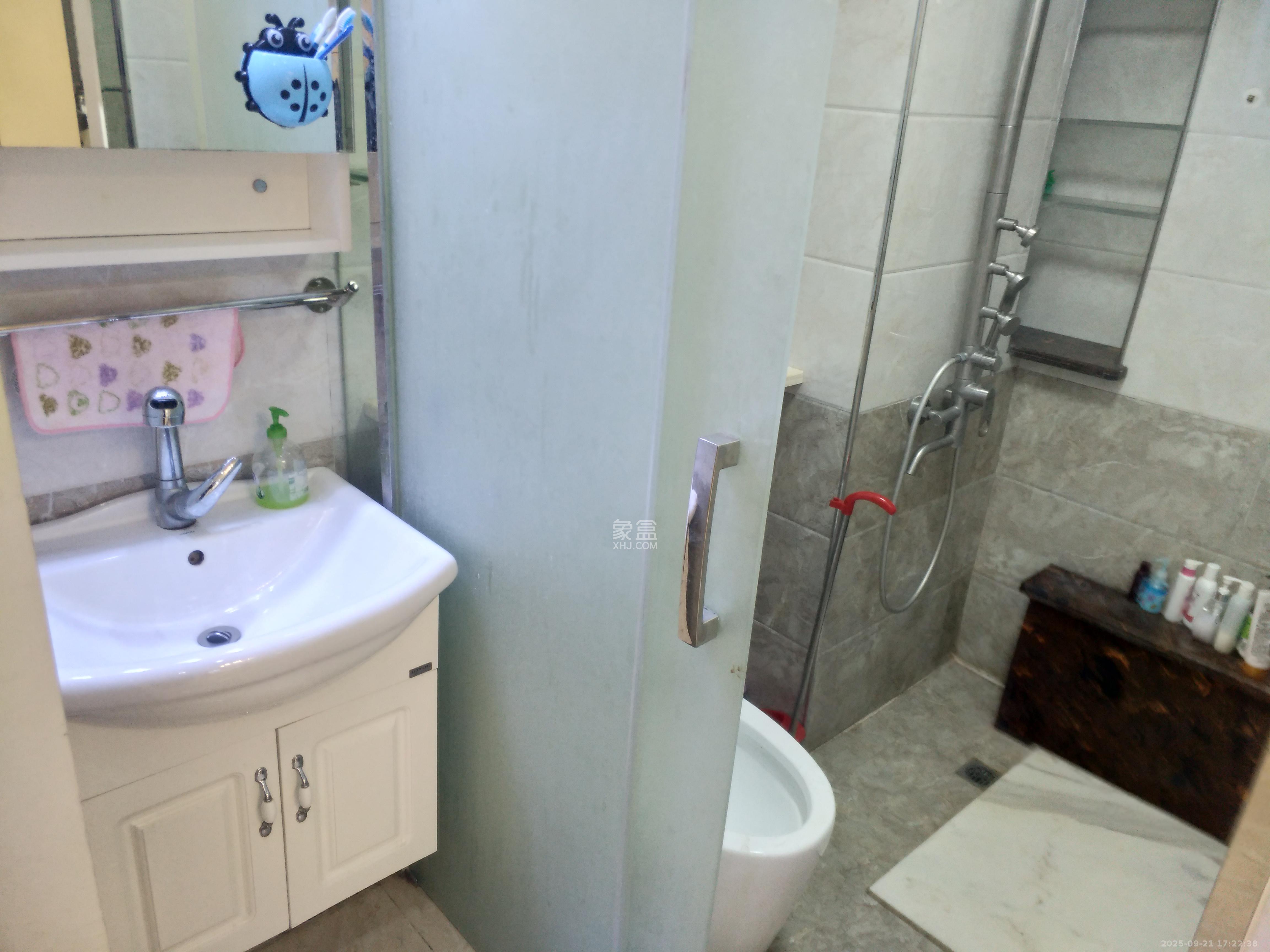 东怡外国（南湖一号)  1室1厅1卫    2600.0元/月室内图