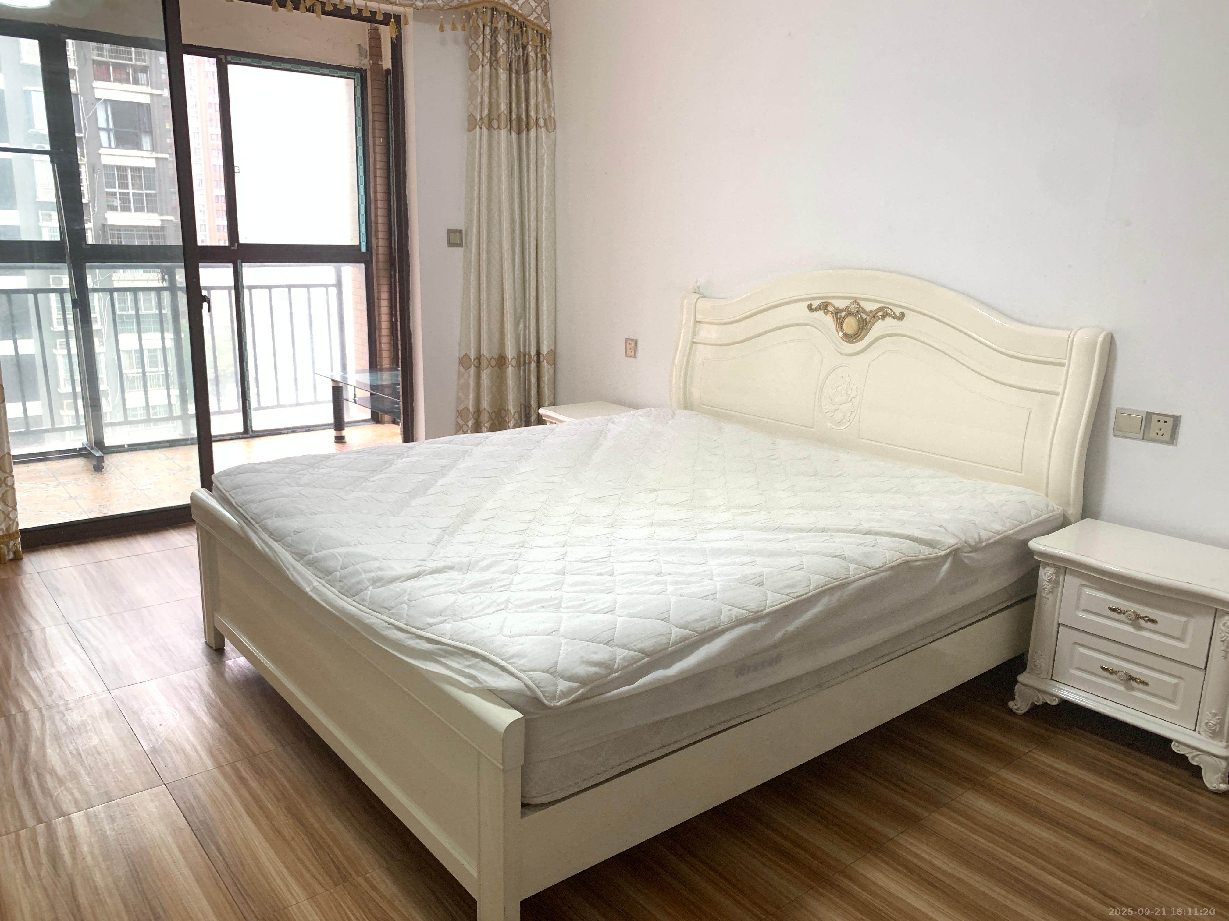 水岸世景 1室2厅2卫 1800.0元/月 水岸世景 1室2厅2卫 1800.0元/月室内图