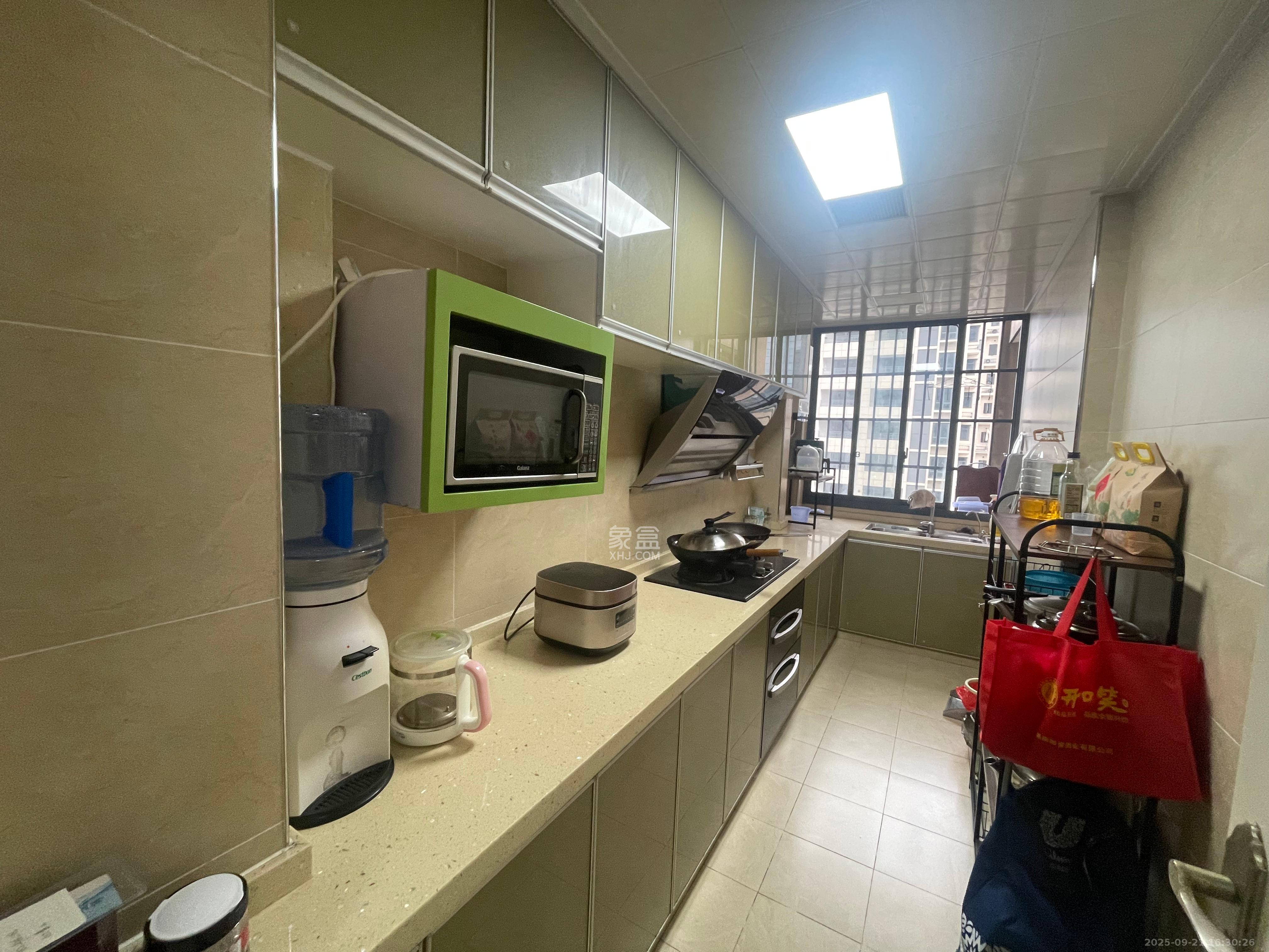 秀峰景园(领秀峰) 1室2厅1卫 2350.0元/月 秀峰景园(领秀峰) 1室2厅1卫 2350.0元/月室内图